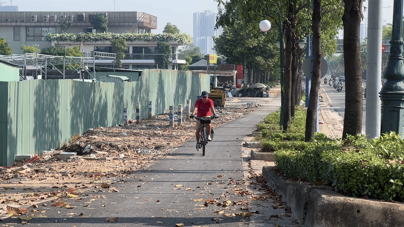 L&agrave;n xe đạp đầu ti&ecirc;n ở TP.HCM sắp ho&agrave;n th&agrave;nh: Người d&acirc;n h&agrave;o hứng trải nghiệm - Ảnh 13.