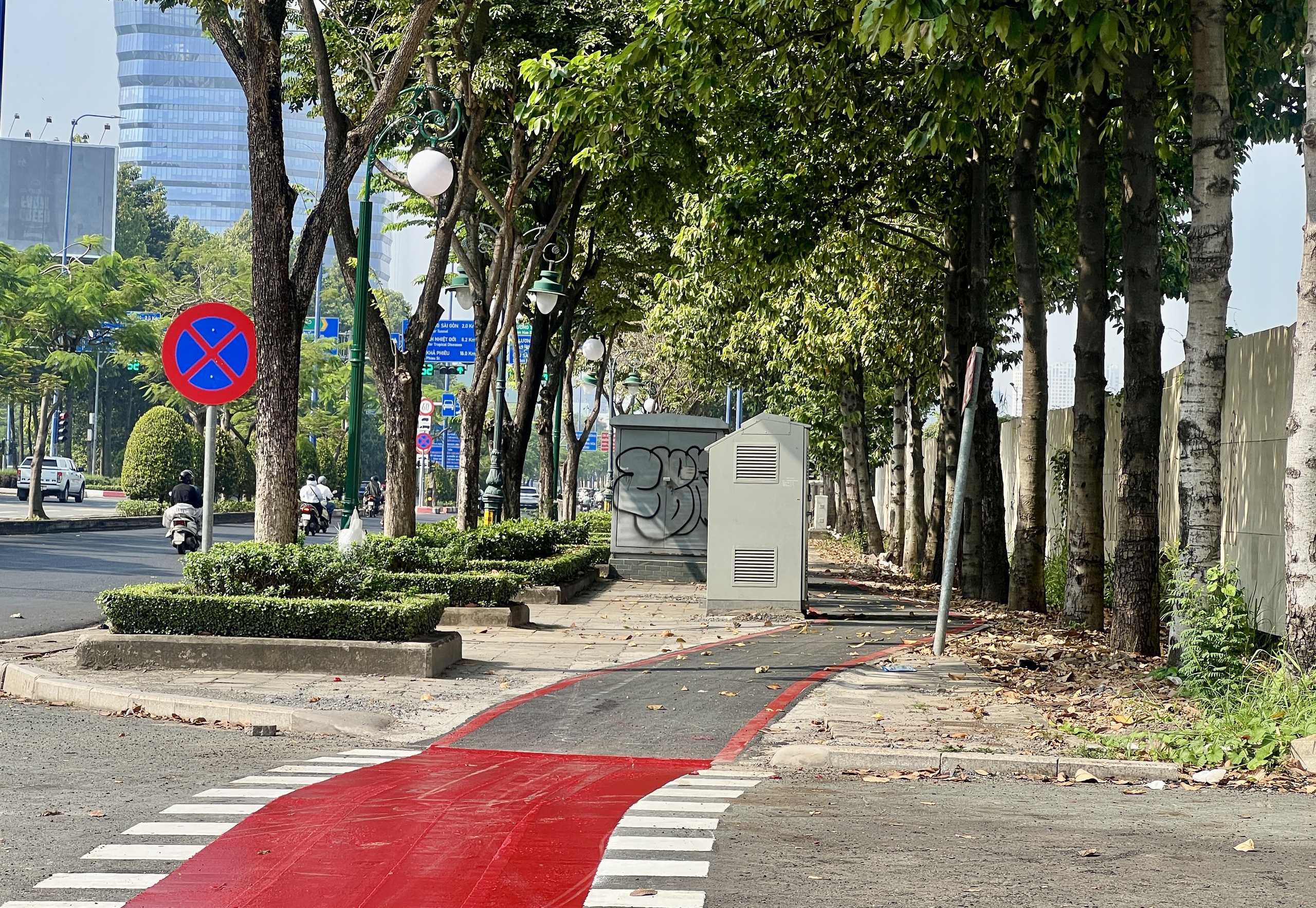 L&agrave;n xe đạp đầu ti&ecirc;n ở TP.HCM sắp ho&agrave;n th&agrave;nh: Người d&acirc;n h&agrave;o hứng trải nghiệm - Ảnh 7.