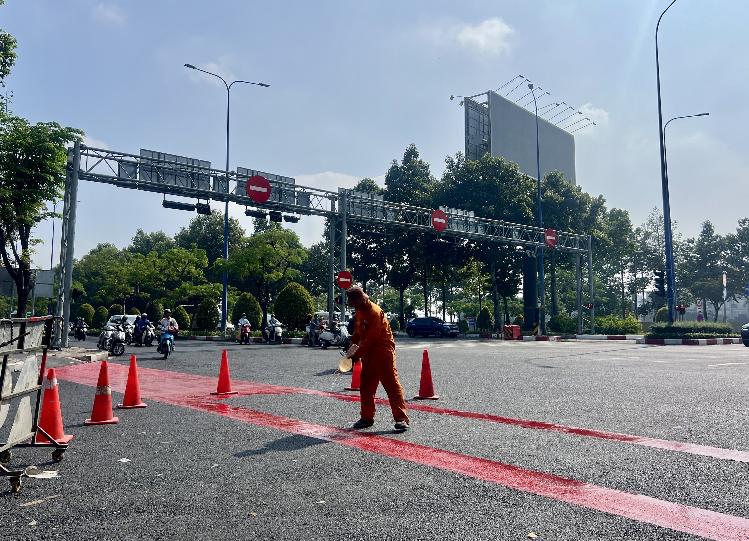 L&agrave;n xe đạp đầu ti&ecirc;n ở TP.HCM sắp ho&agrave;n th&agrave;nh: Người d&acirc;n h&agrave;o hứng trải nghiệm - Ảnh 11.