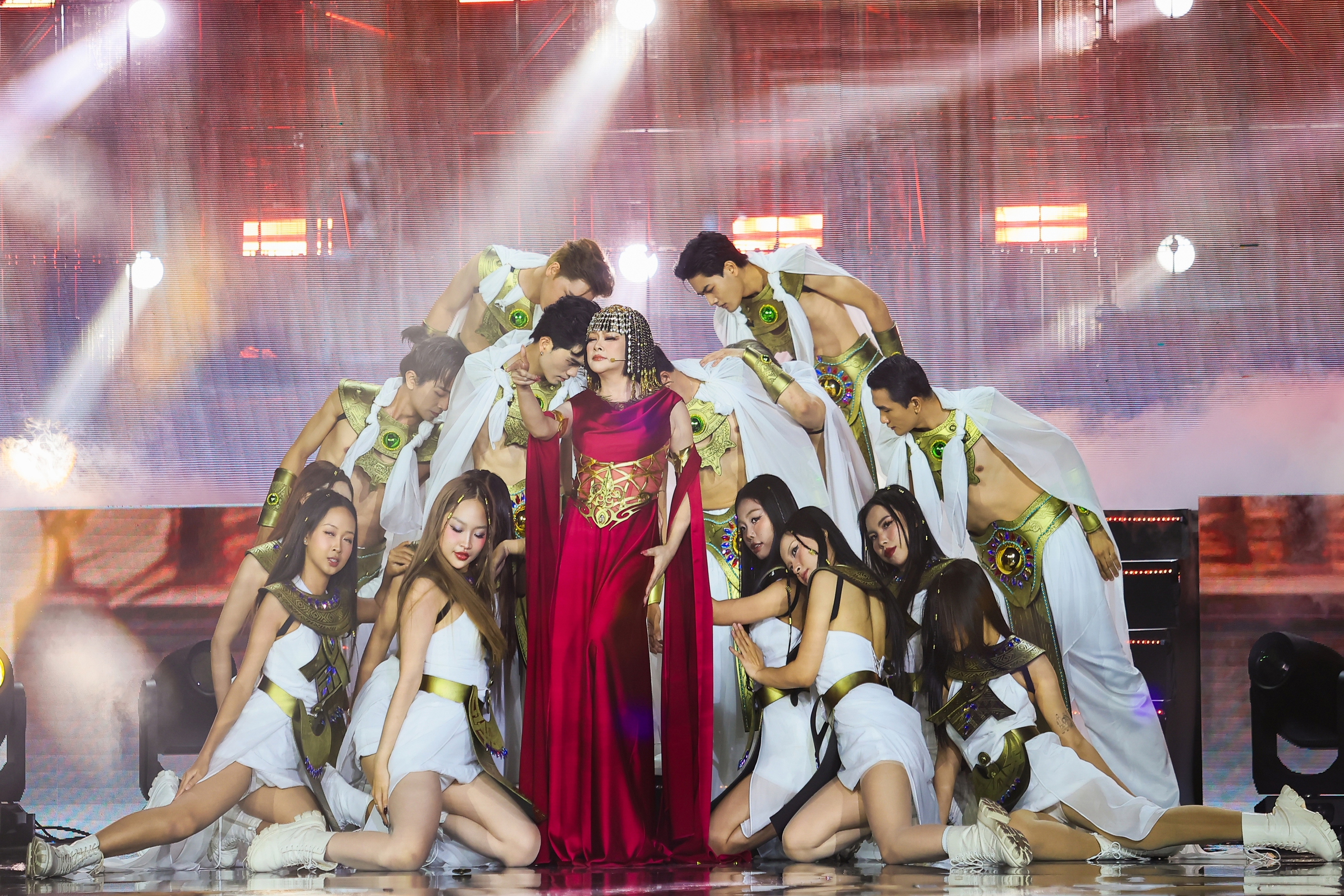 Hồ Văn Cường gây xúc động khi hát 'Giấc mơ cánh cò' cùng Như Quỳnh - Ảnh 3.