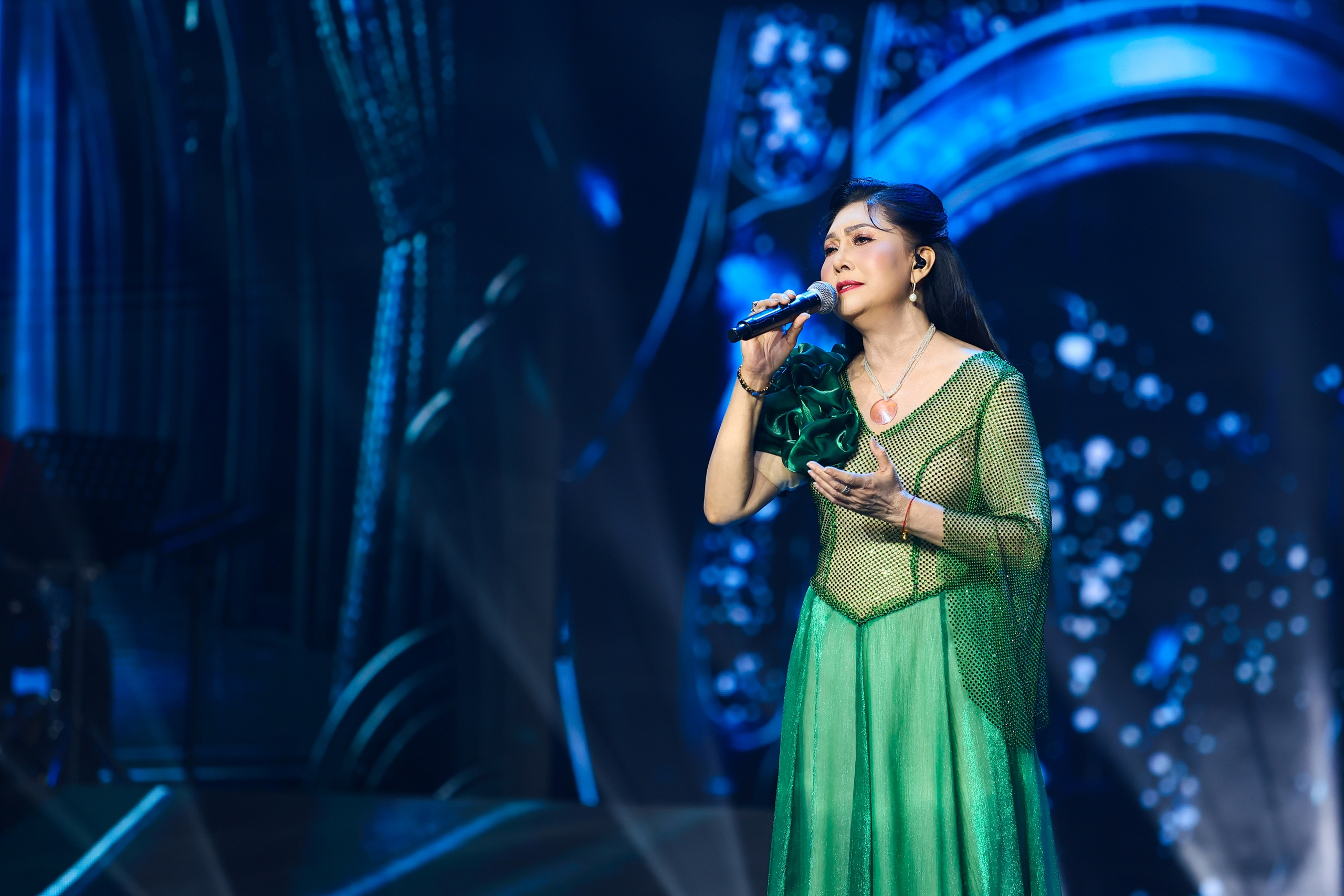 Hồ Văn Cường gây xúc động khi hát 'Giấc mơ cánh cò' cùng Như Quỳnh - Ảnh 4.