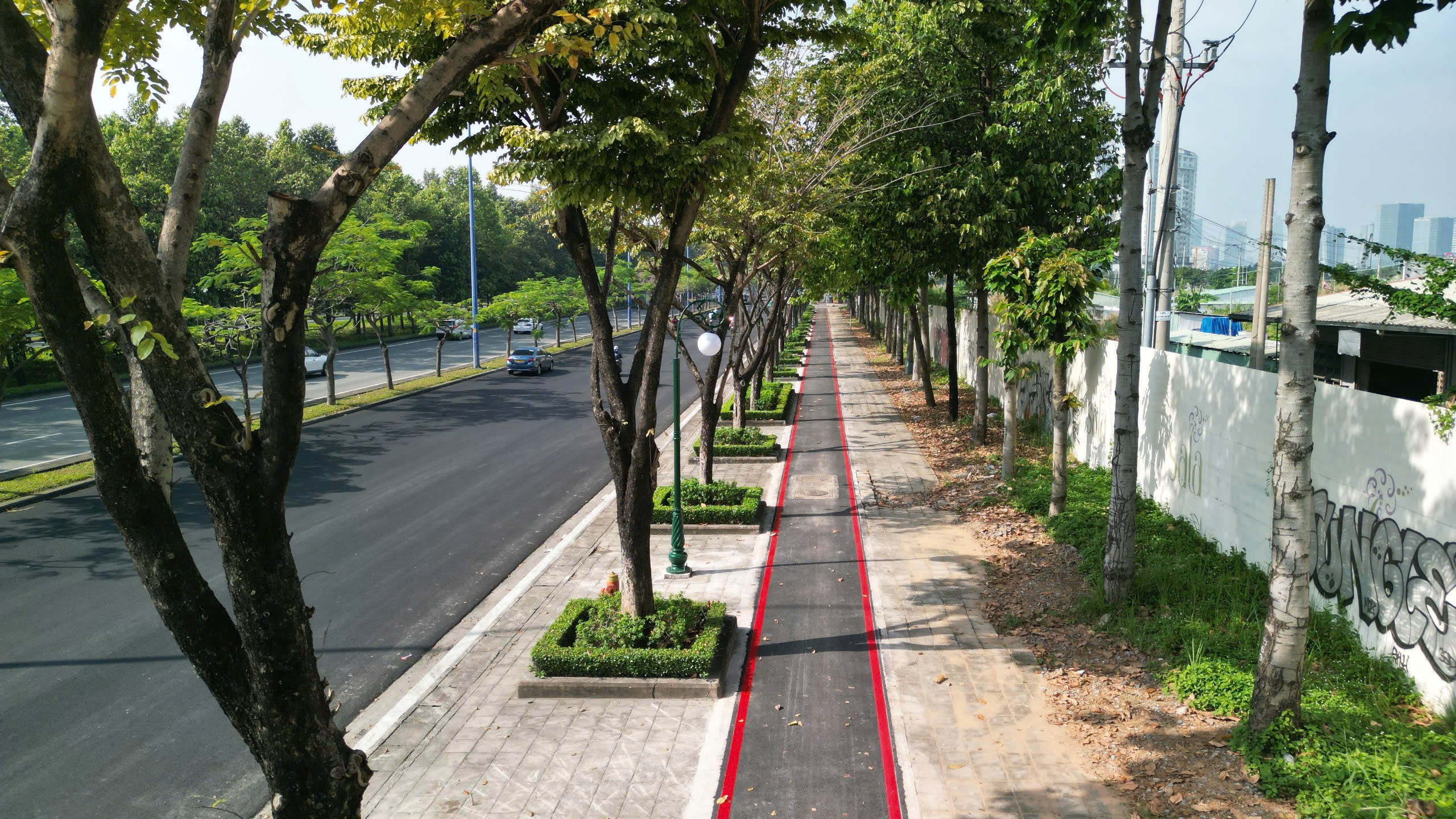 L&agrave;n xe đạp đầu ti&ecirc;n ở TP.HCM sắp ho&agrave;n th&agrave;nh: Người d&acirc;n h&agrave;o hứng trải nghiệm - Ảnh 2.