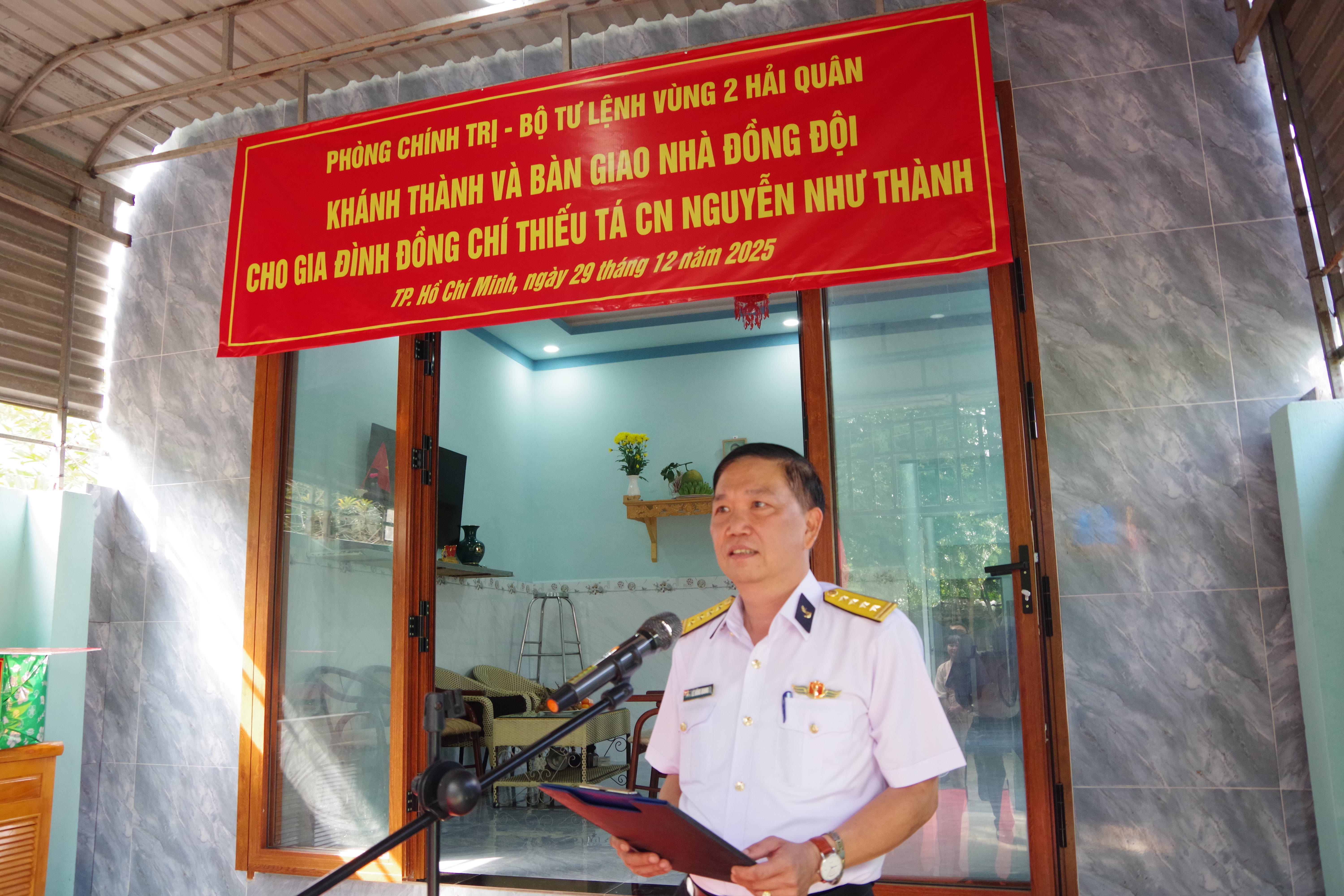 Vùng 2 Hải quân trao căn nhà đồng đội thứ 53 cho quân nhân trong năm 2025 - Ảnh 2.