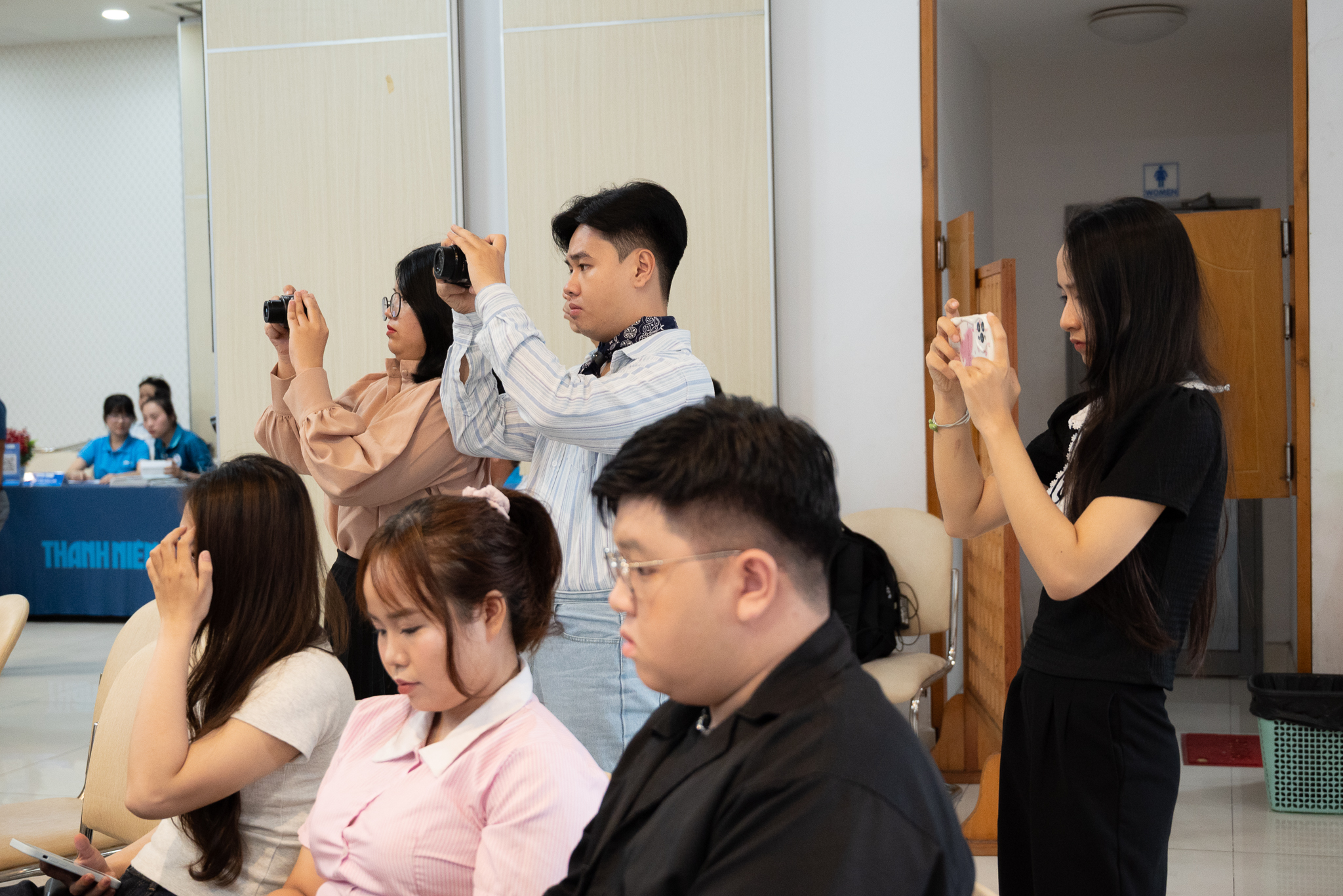 Đào tạo báo chí thực chiến tại tòa soạn Thanh Niên: Sinh viên trải nghiệm thực tế - Ảnh 2. Đào tạo báo chí thực chiến tại tòa soạn Thanh Niên: Sinh viên trải nghiệm thực tế - Ảnh 2.