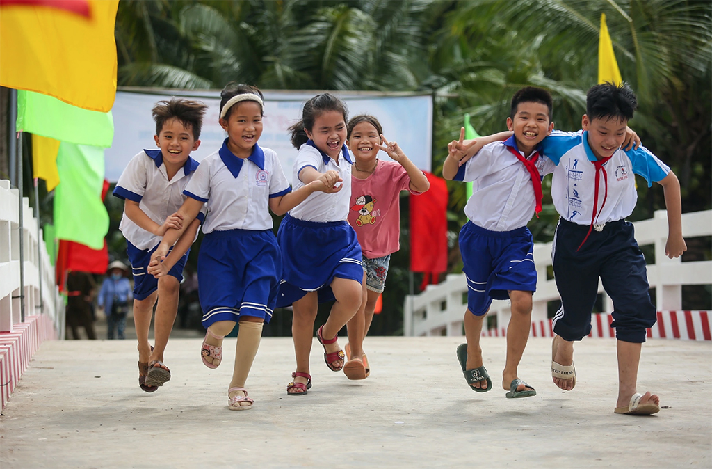 Chỉ c&oacute; ở Thanh Ni&ecirc;n: Những c&acirc;y cầu bừng s&aacute;ng v&ugrave;ng qu&ecirc;- Ảnh 9.