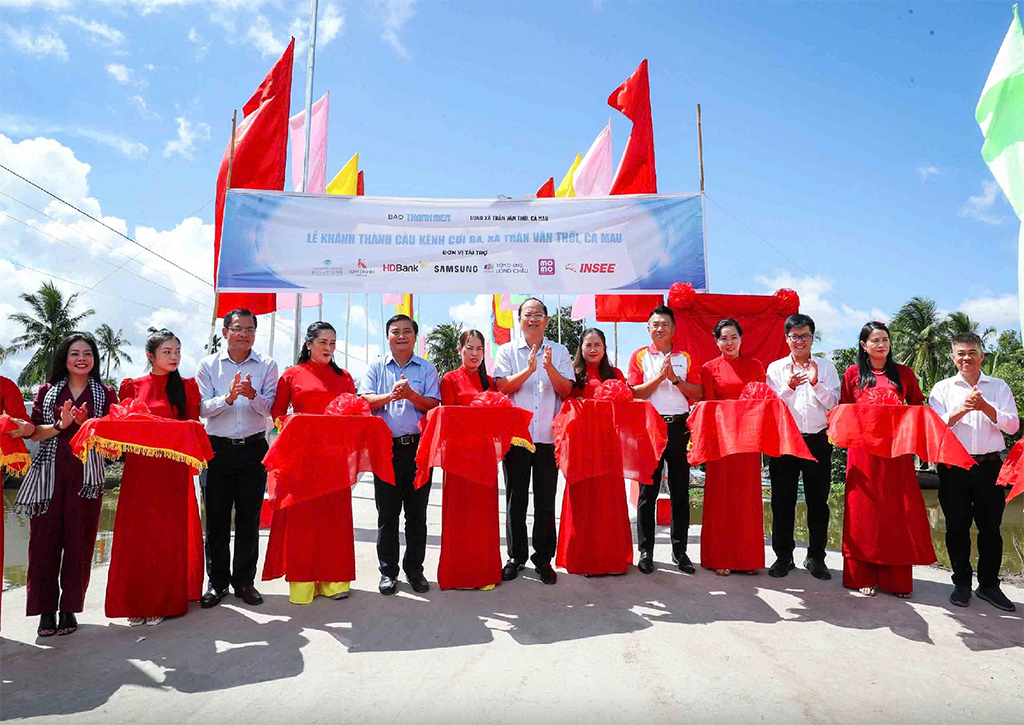 Chỉ c&oacute; ở Thanh Ni&ecirc;n: Những c&acirc;y cầu bừng s&aacute;ng v&ugrave;ng qu&ecirc;- Ảnh 3.