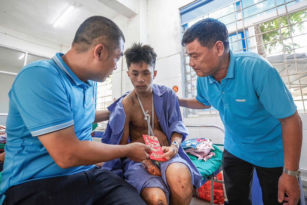 K&yacute; ức từ thiện b&aacute;o Thanh Ni&ecirc;n: H&agrave;nh tr&igrave;nh gi&uacute;p đỡ người ngh&egrave;o ở T&aacute;nh Linh - Ảnh 3.