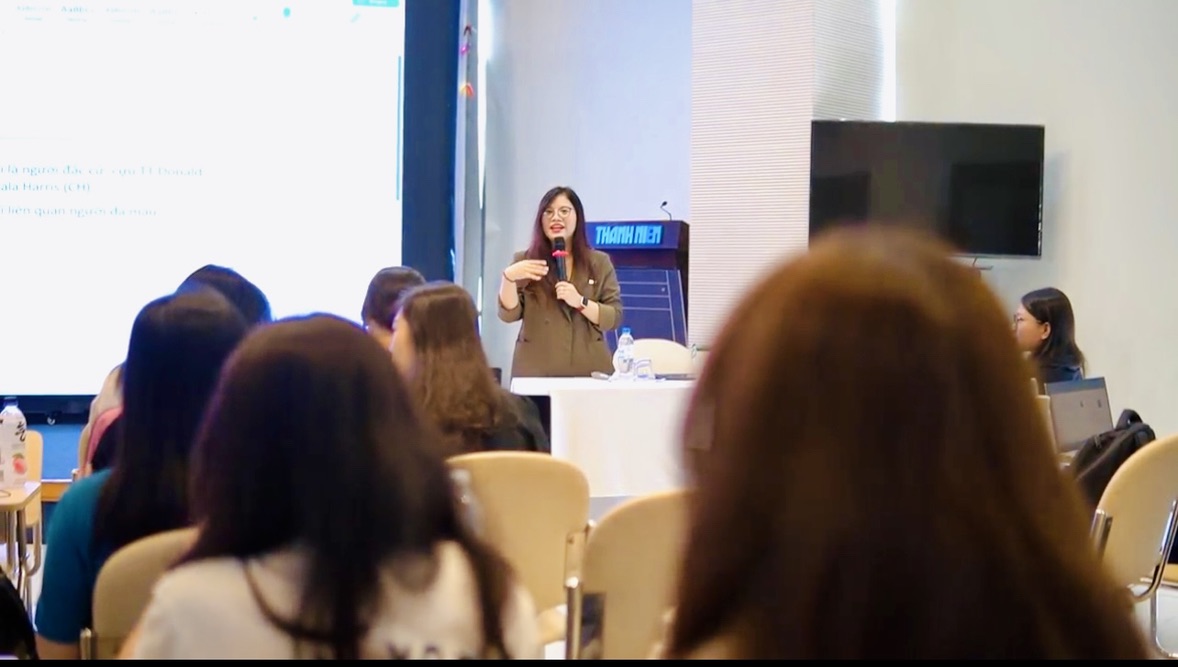 Đào tạo báo chí thực chiến tại tòa soạn Thanh Niên: Sinh viên trải nghiệm thực tế - Ảnh 5. Đào tạo báo chí thực chiến tại tòa soạn Thanh Niên: Sinh viên trải nghiệm thực tế - Ảnh 5.