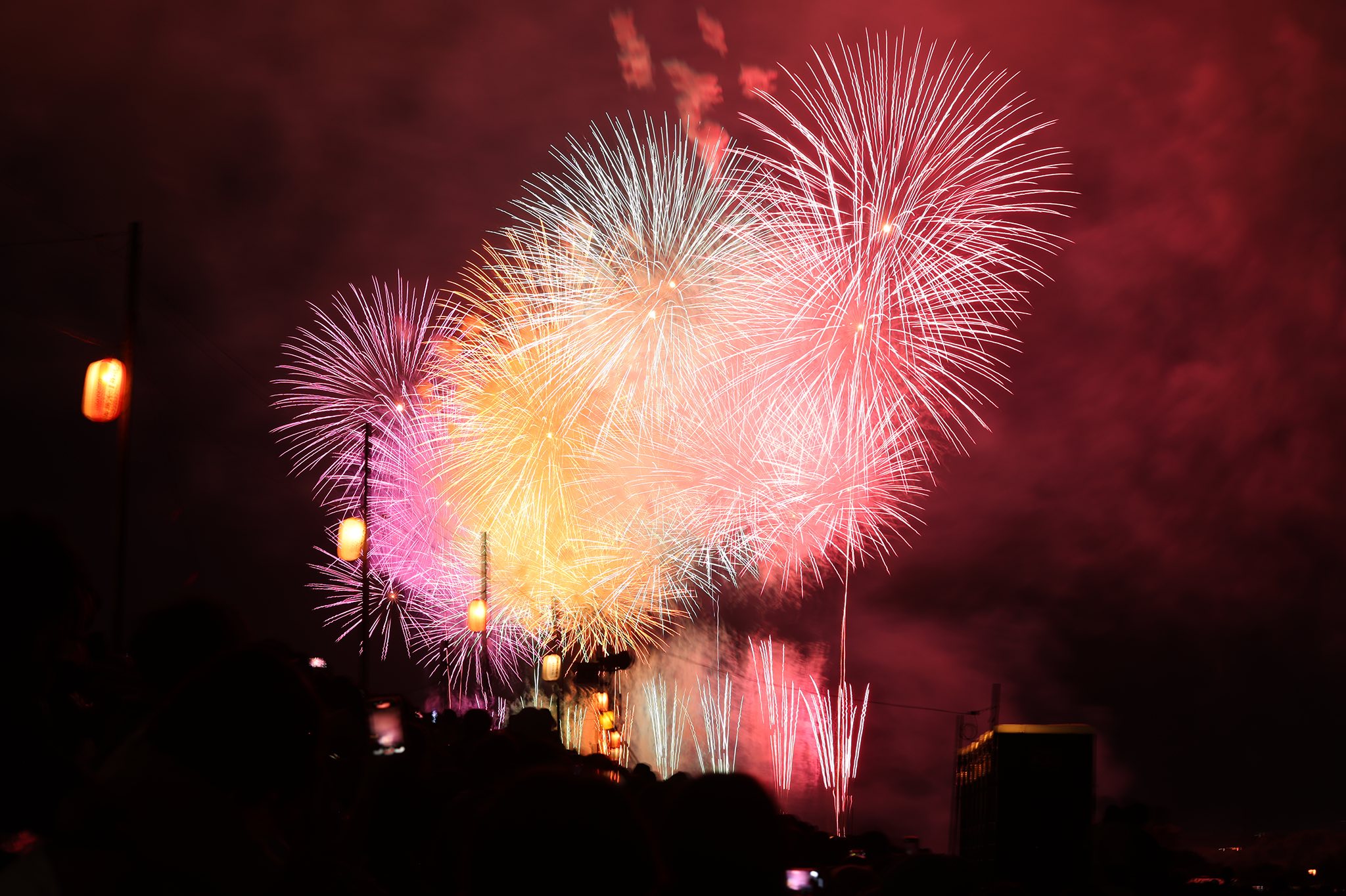 Countdown tết dương lịch 2026 ở TP.HCM: Bạn thích ra đường hay ở nhà? - Ảnh 1.