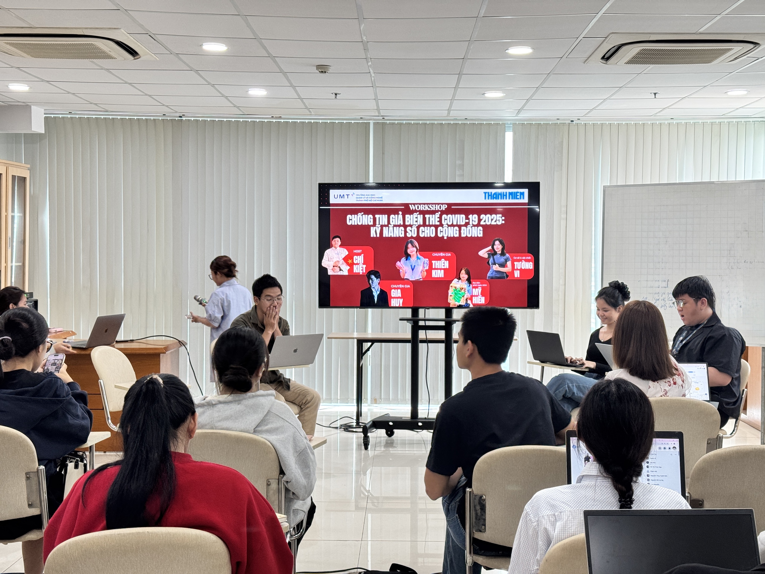 Đào tạo báo chí thực chiến tại tòa soạn Thanh Niên: Sinh viên trải nghiệm thực tế - Ảnh 6. Đào tạo báo chí thực chiến tại tòa soạn Thanh Niên: Sinh viên trải nghiệm thực tế - Ảnh 6.