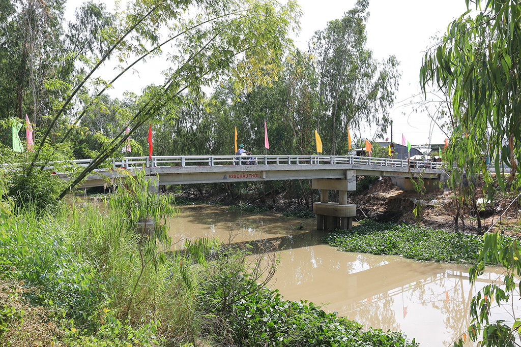 Chỉ c&oacute; ở Thanh Ni&ecirc;n: Những c&acirc;y cầu bừng s&aacute;ng v&ugrave;ng qu&ecirc;- Ảnh 6.