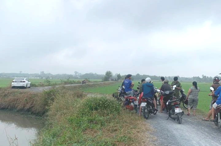 Người đàn ông tử vong trên đồng lúa ở Củ Chi: Điều tra nguyên nhân cái chết - Ảnh 1.