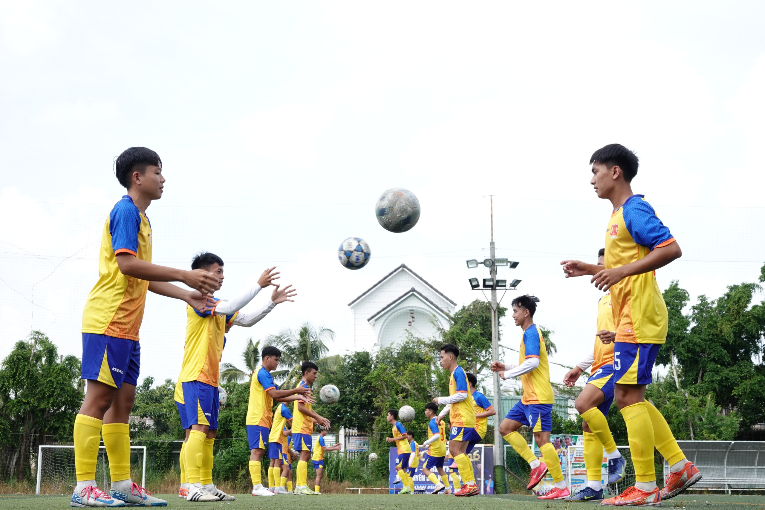 Trường ĐH Nam Cần Thơ quyết tâm giành 'vé vàng' vòng loại TNSV THACO cup 2026- Ảnh 1.