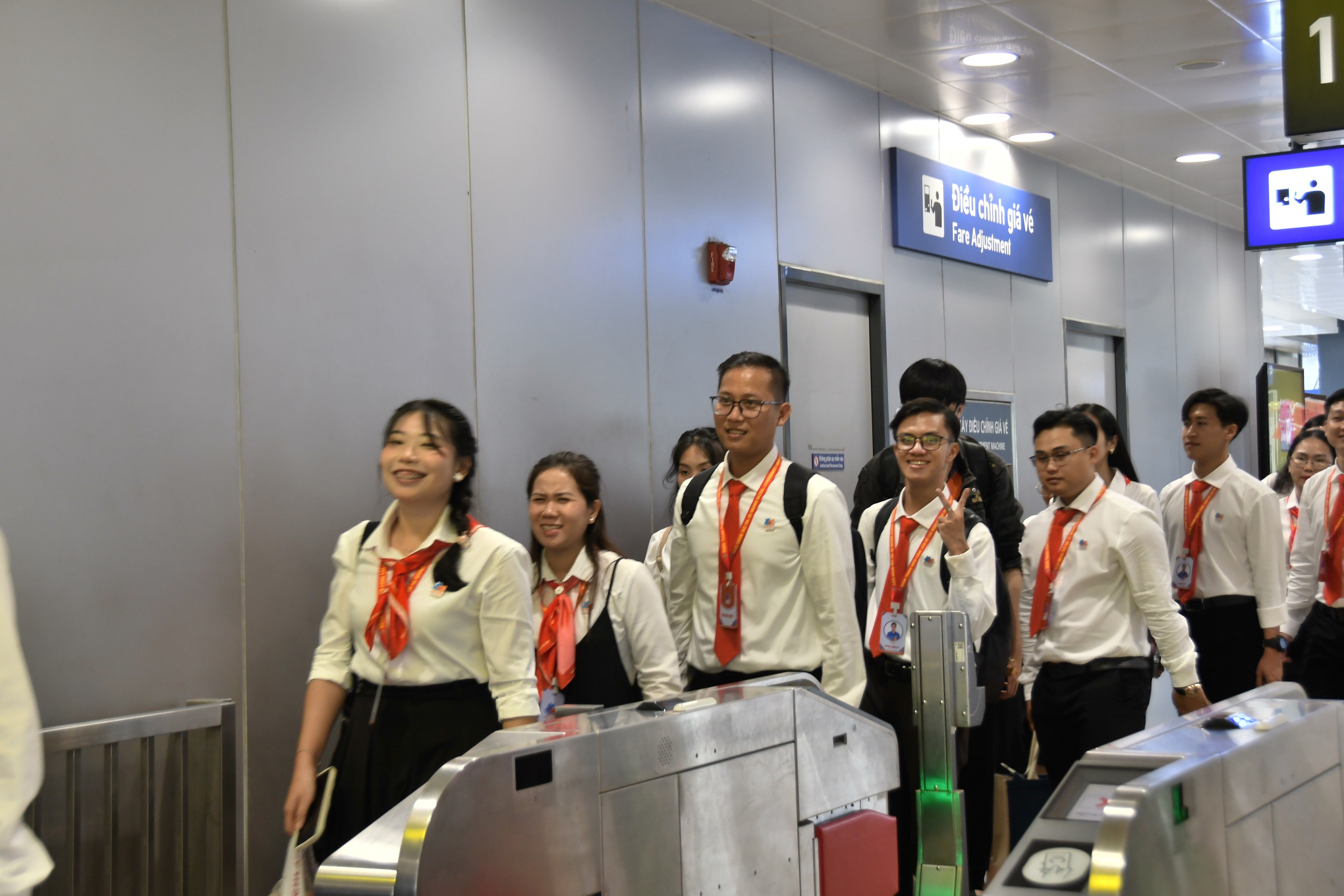 500 đại biểu di chuyển bằng metro dự Đại hội Đo&agrave;n TP.HCM - Ảnh 11.