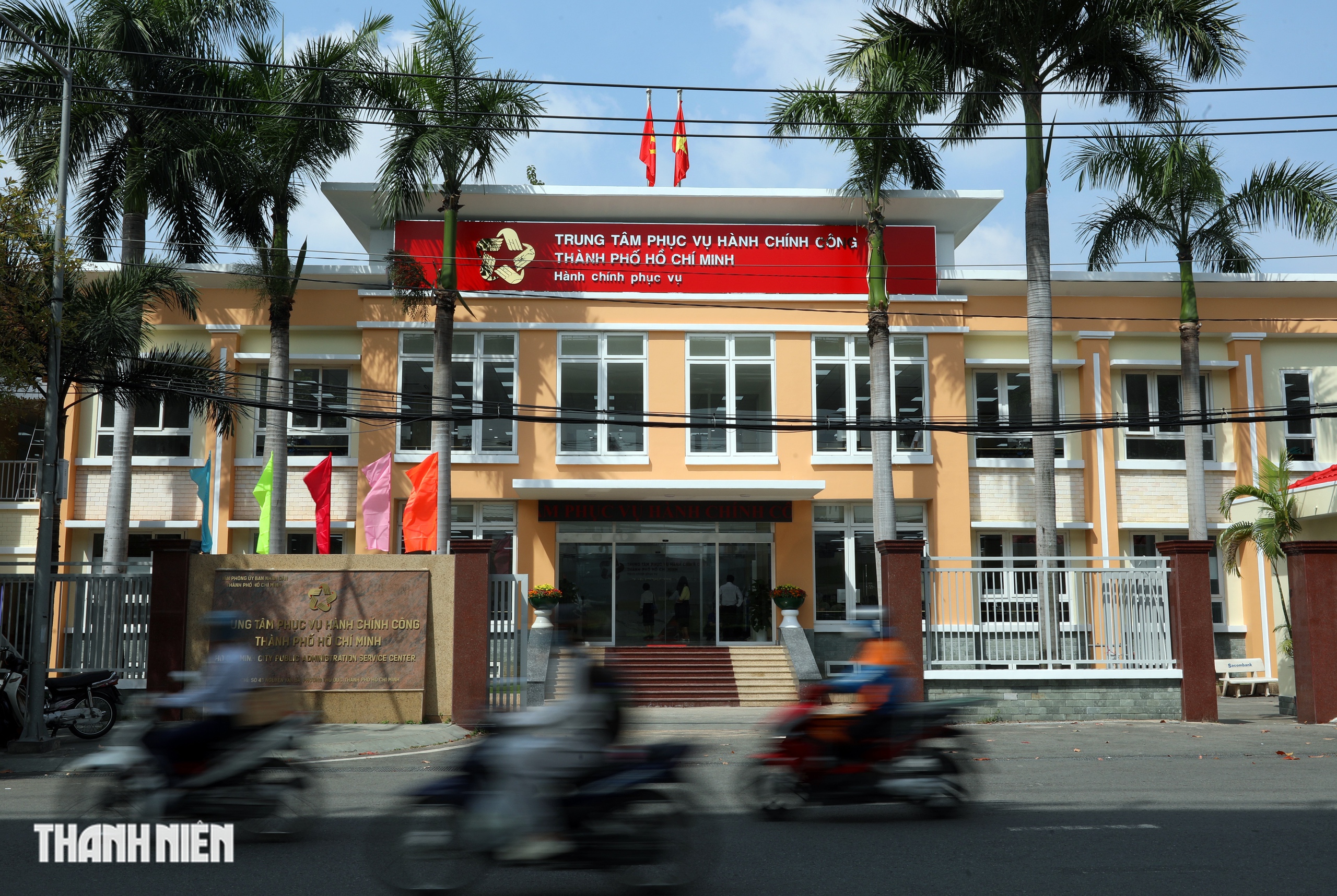 Ngày đầu tiên vận hành của Trung tâm Phục vụ hành chính công TP.HCM  - Ảnh 11.