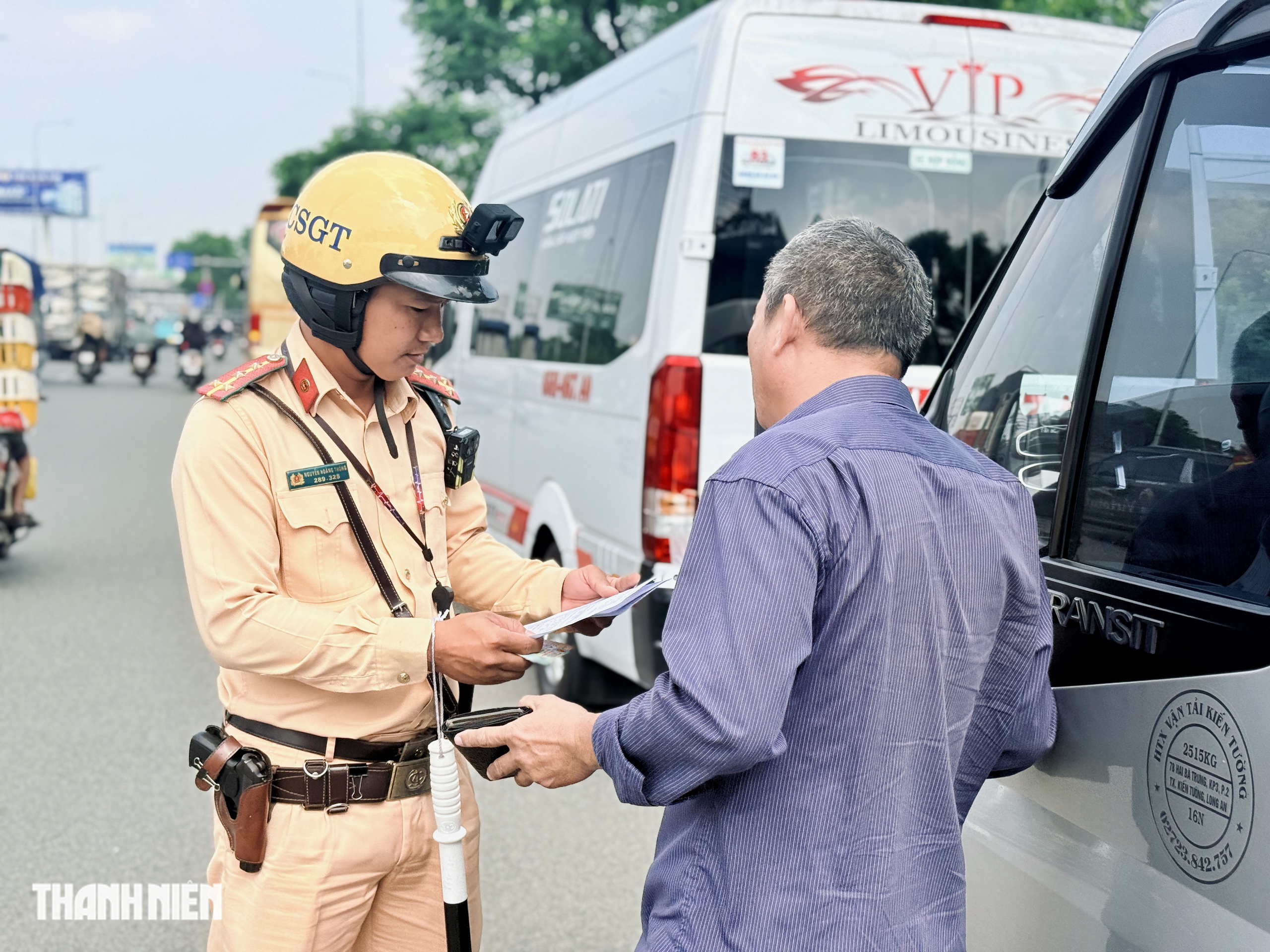 CSGT TP.HCM chỉ ra lỗi phổ biến khiến t&agrave;i xế chở kh&aacute;ch bị phạt nặng- Ảnh 5.