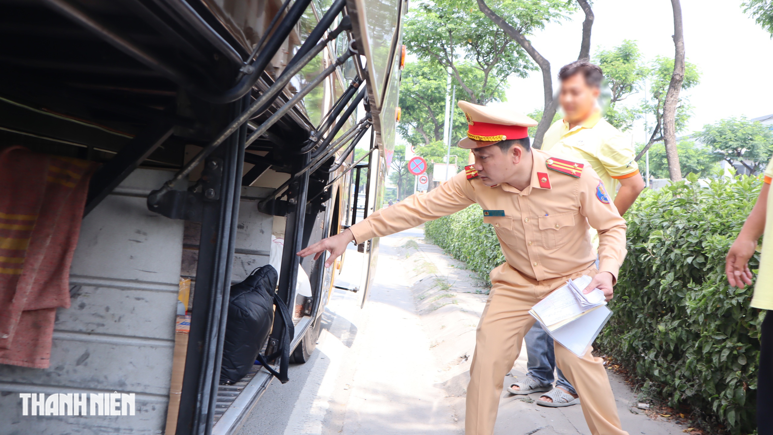 CSGT TP.HCM chỉ ra lỗi phổ biến khiến t&agrave;i xế chở kh&aacute;ch bị phạt nặng- Ảnh 6.