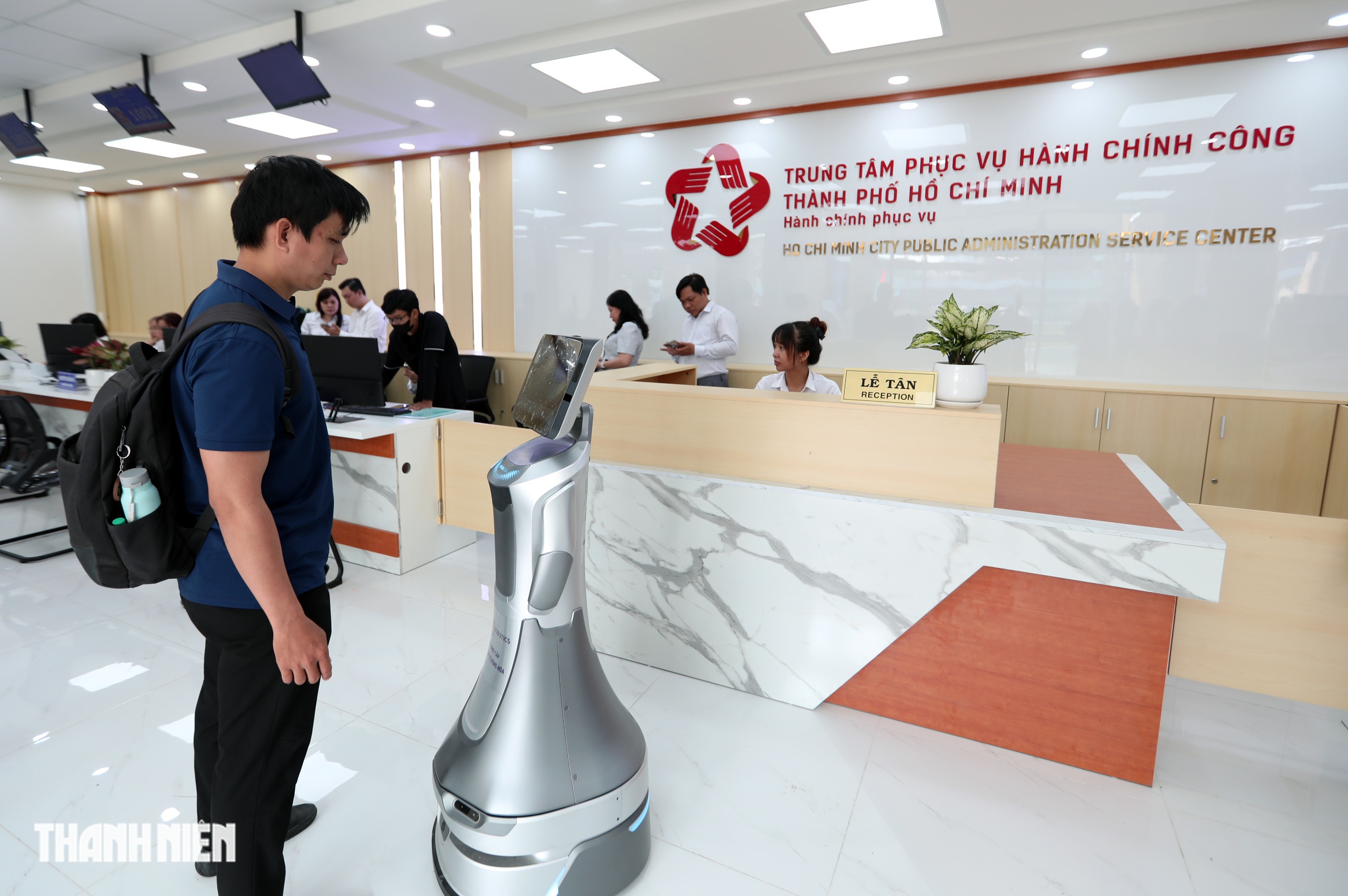 Ngày đầu tiên vận hành của Trung tâm Phục vụ hành chính công TP.HCM  - Ảnh 6.