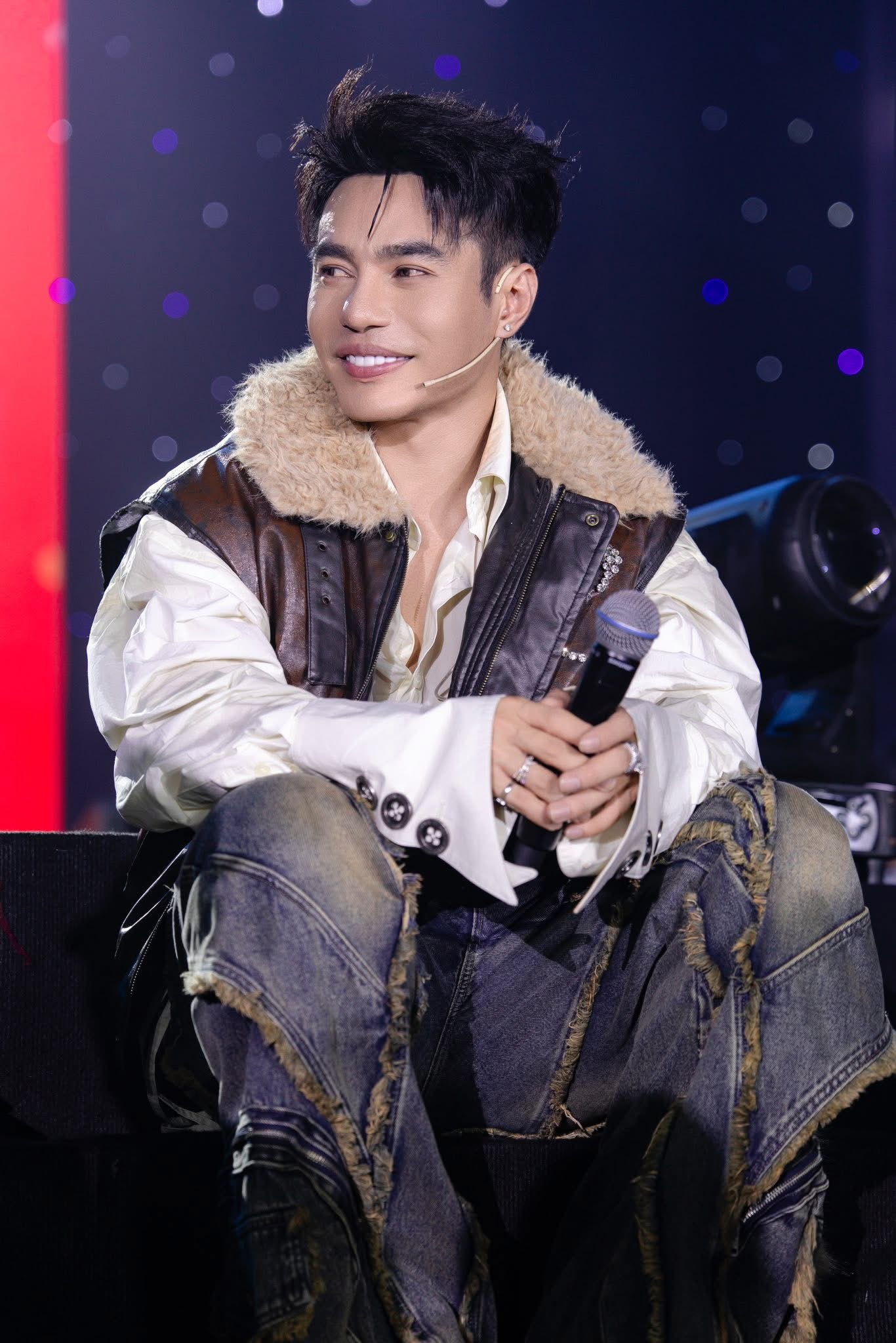 Lê Dương Bảo Lâm bật khóc xin lỗi Hòa Minzy- Ảnh 2.