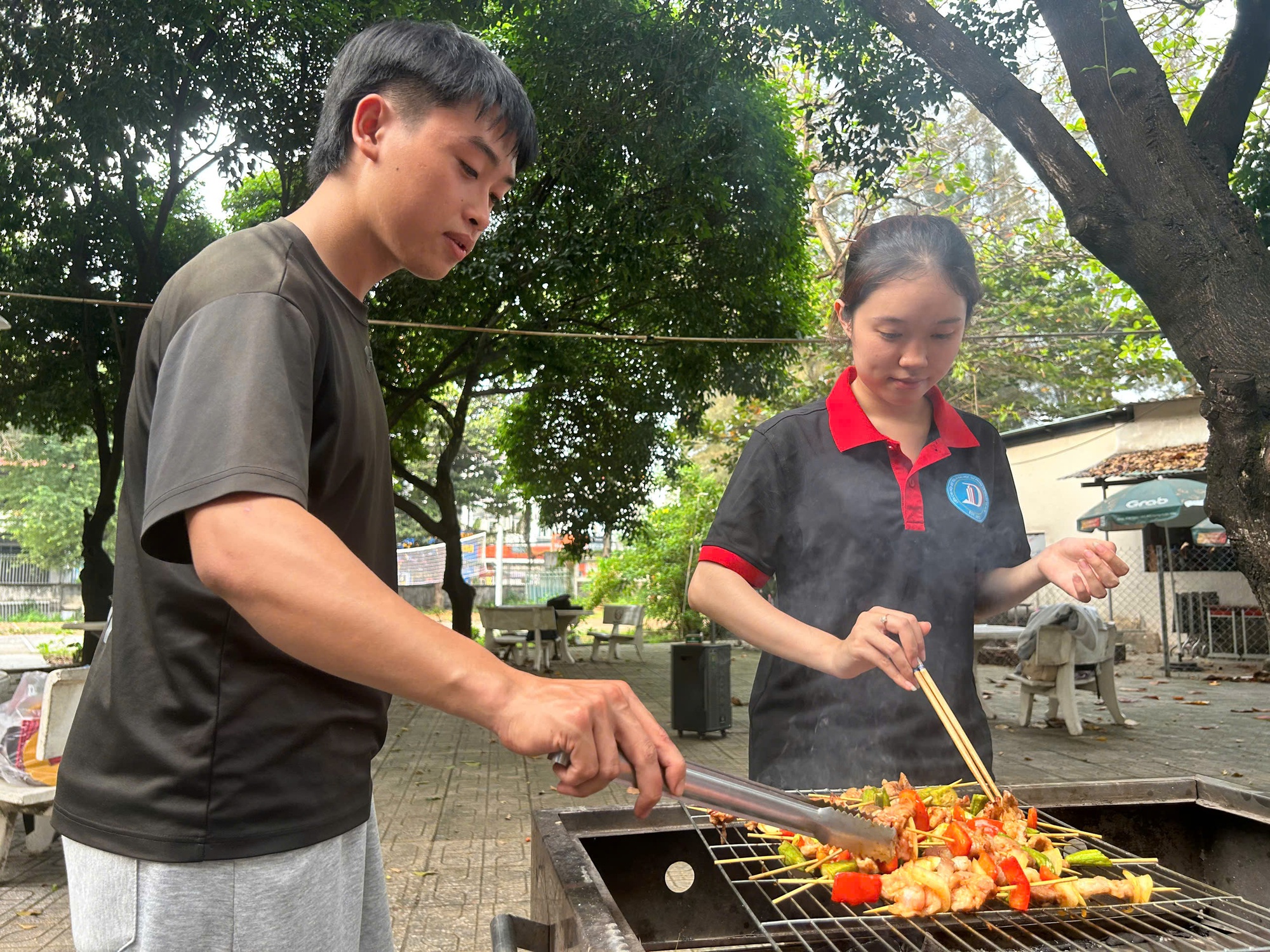 G&oacute;c sống vội: Trường cho sinh vi&ecirc;n g&oacute;i b&aacute;nh t&eacute;t đ&oacute;n tết từ th&aacute;ng 12 để bớt&hellip; c&ocirc; đơn- Ảnh 7.