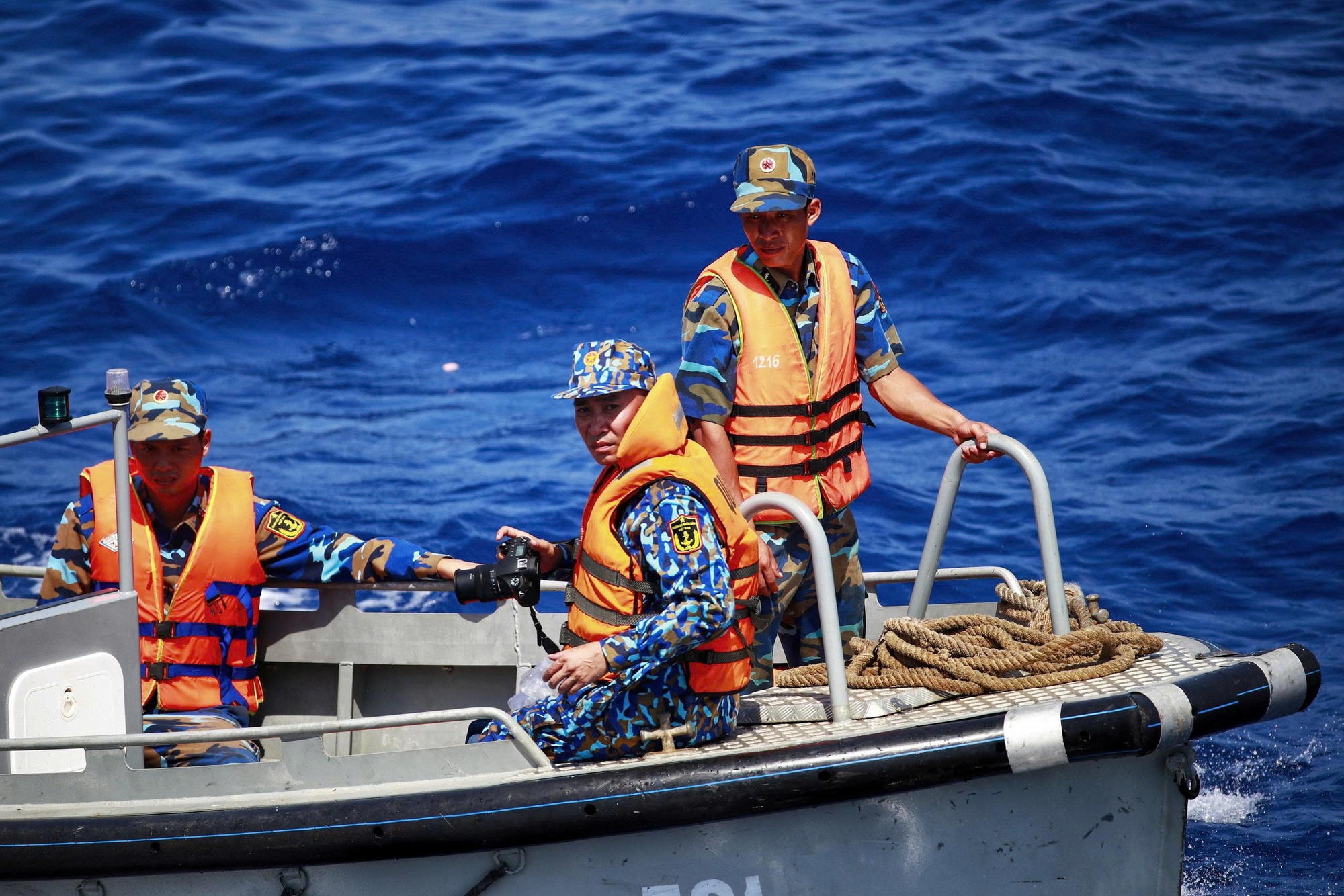 Bảo vệ chủ quyền quốc gia từ thực địa đến mặt trận th&ocirc;ng tin- Ảnh 2.