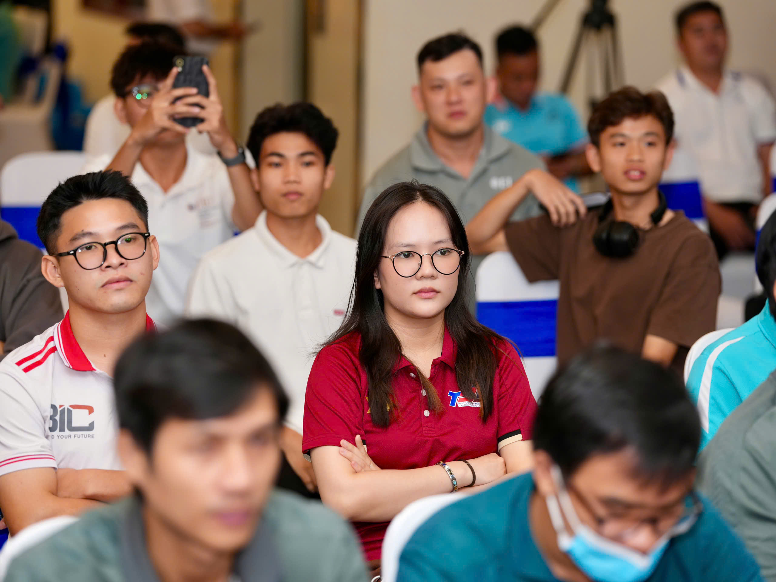 Vòng loại khu vực TP.HCM xuất hiện 3 'nhóm tử thần', HLV các trường xúc động...- Ảnh 7.