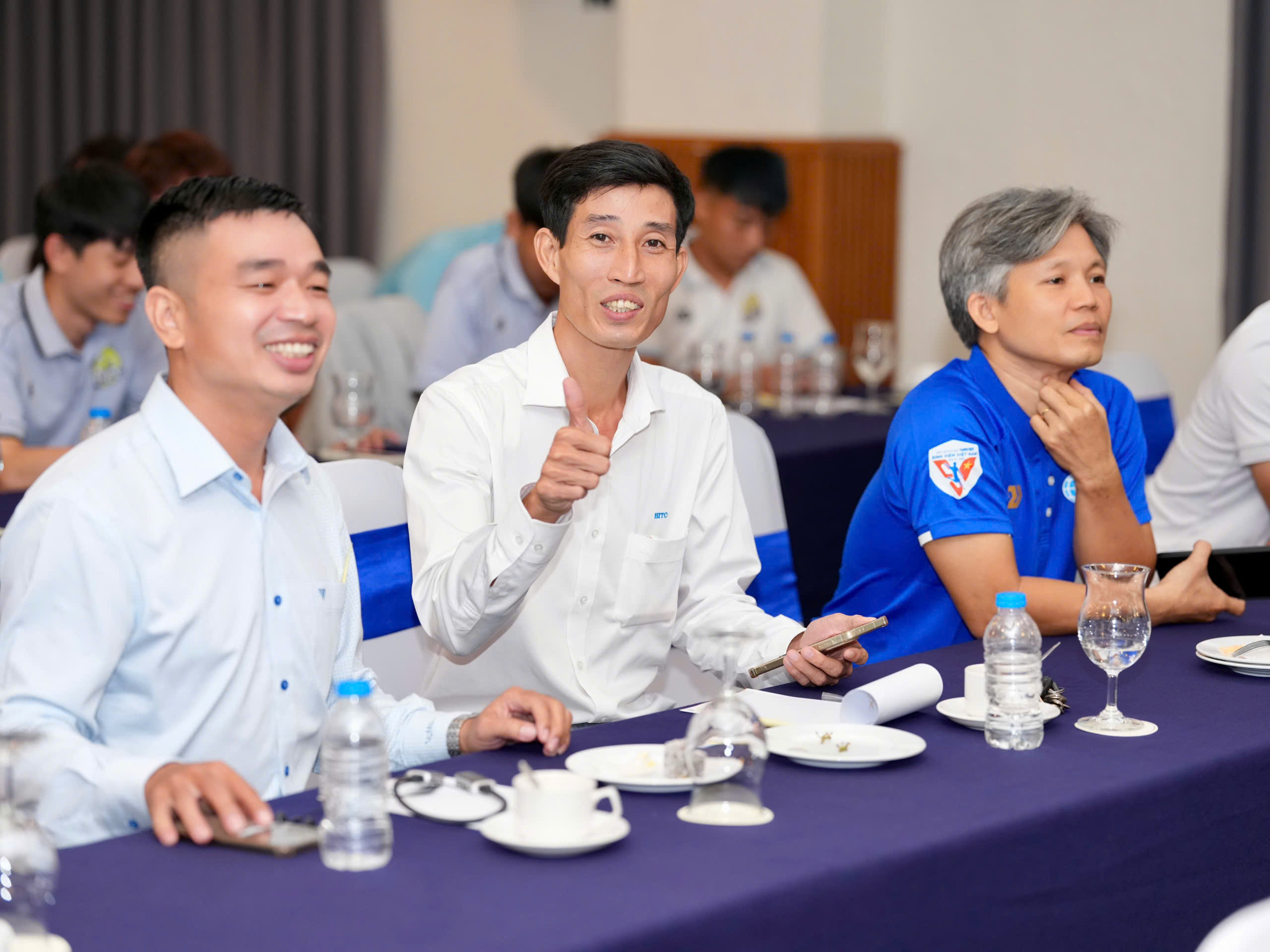 Vòng loại khu vực TP.HCM xuất hiện 3 'nhóm tử thần', HLV các trường xúc động...- Ảnh 3.