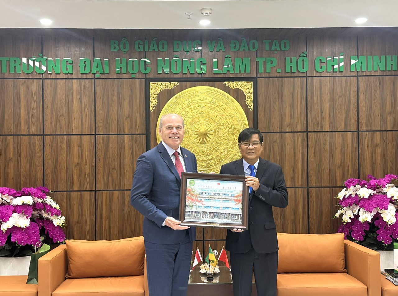 Đại sứ Canada tại Việt Nam chia sẻ với sinh viên xu hướng nông nghiệp bền vững  - Ảnh 1.