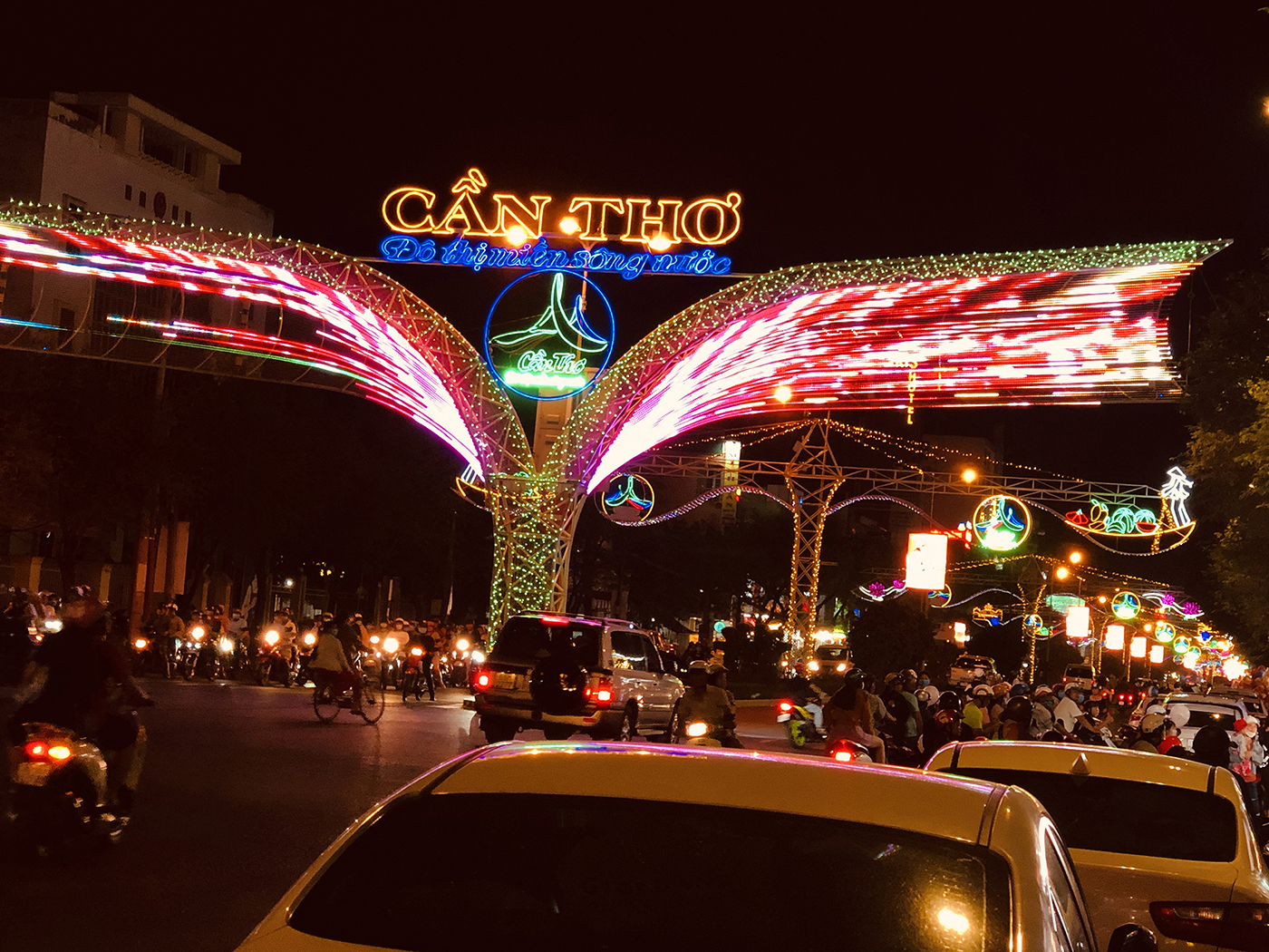 Sông nước Cần Thơ rộn ràng mùa lễ hội- Ảnh 3.