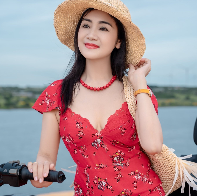 Sắc vóc không tuổi của NSND Thu Hà: Huyền thọai điện ảnh Việt Nam - Ảnh 2. Sắc vóc không tuổi của NSND Thu Hà: Huyền thọai điện ảnh Việt Nam - Ảnh 2.