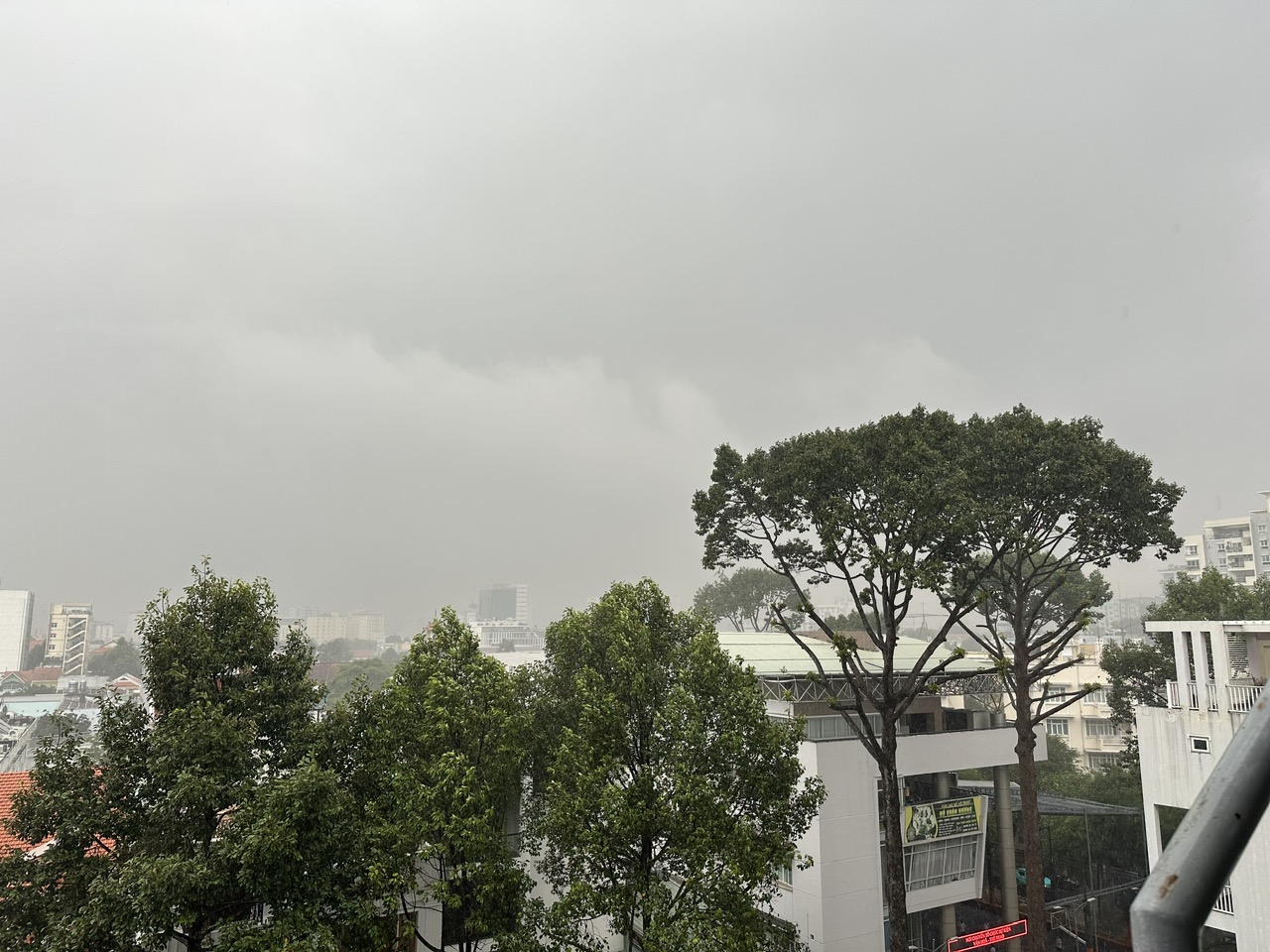 Sài Gòn đang sấm to, mưa lớn   - Ảnh 5.