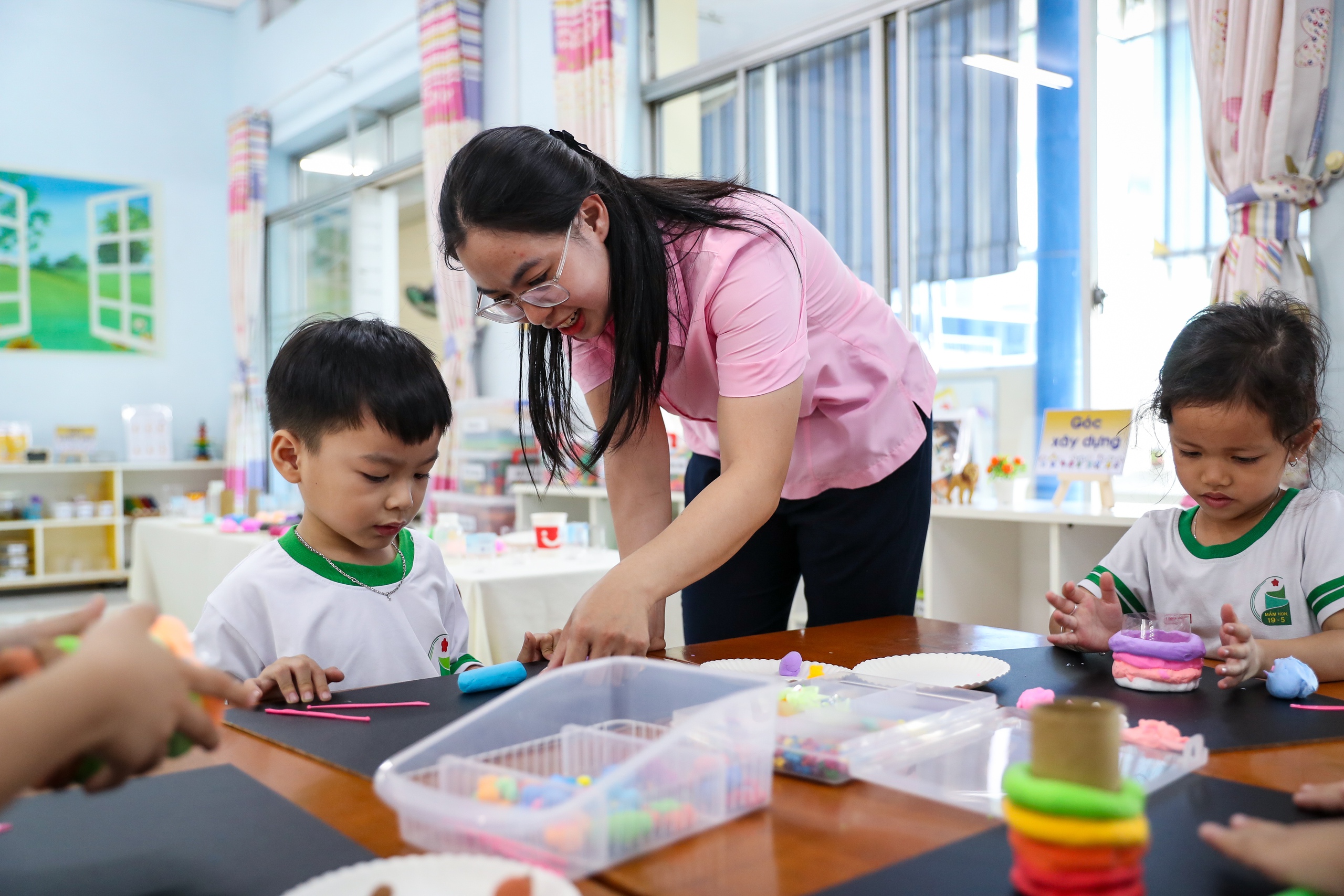 Giảm tải 'áp lực báo cáo' cho giáo viên mầm non, cách nào ? - Ảnh 1.