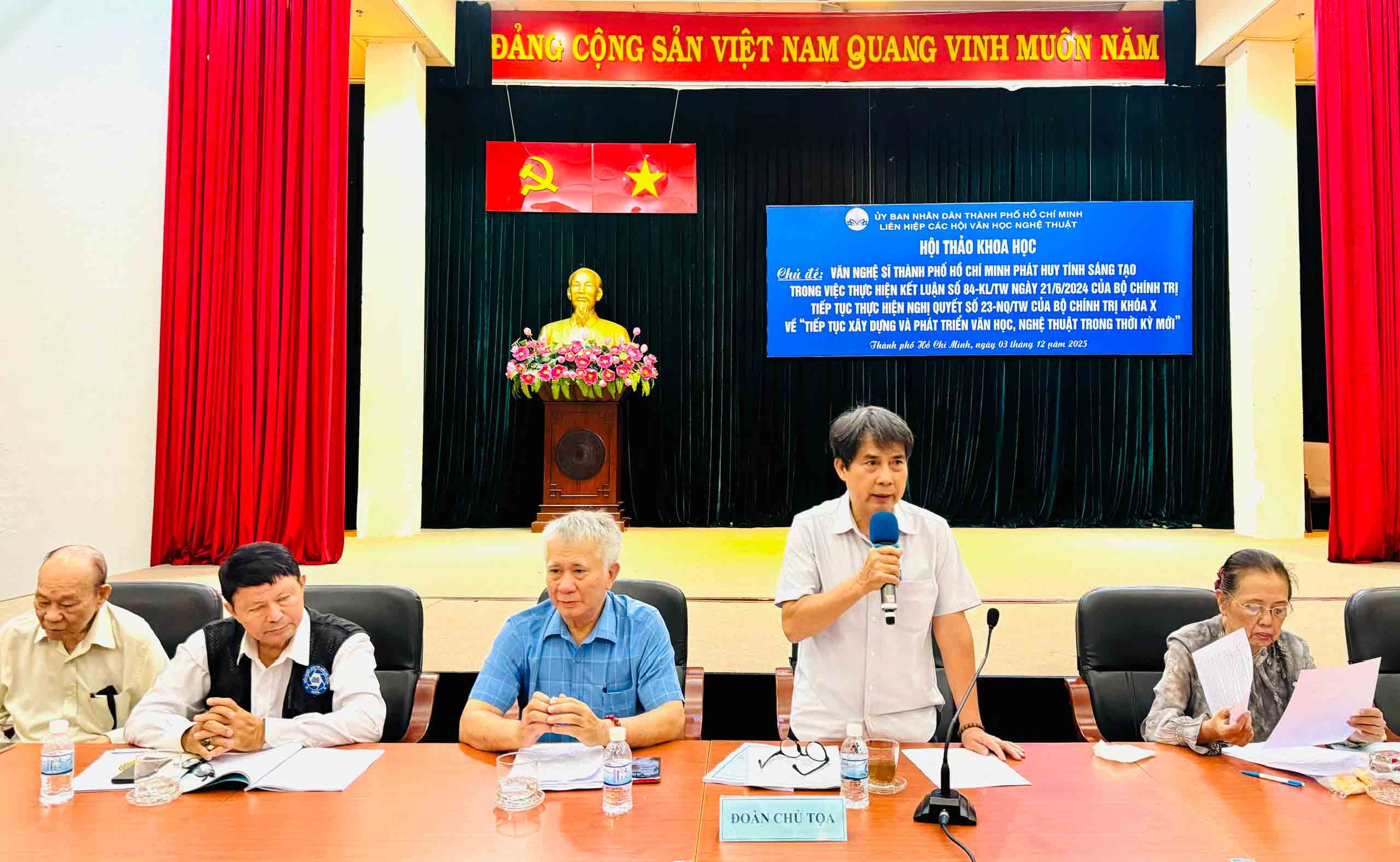 Nỗi niềm văn nghệ sĩ TP.HCM trước đòi hỏi thời cuộc và thách thức của công nghệ- Ảnh 1.