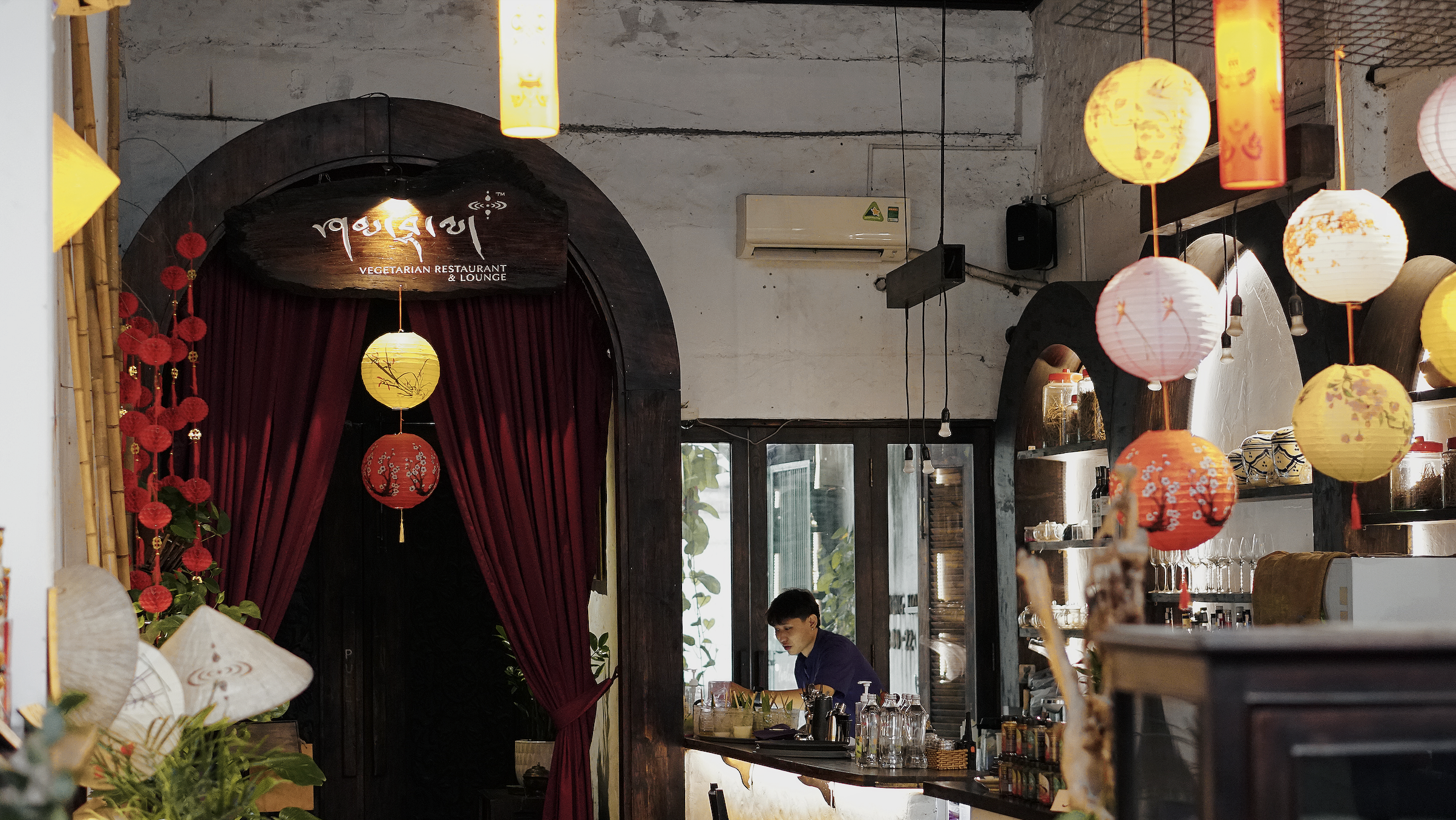 Sếp nữ bỏ lương 254 triệu / tháng mở quán chay Shamballa tìm kiếm bình an - Ảnh 3.