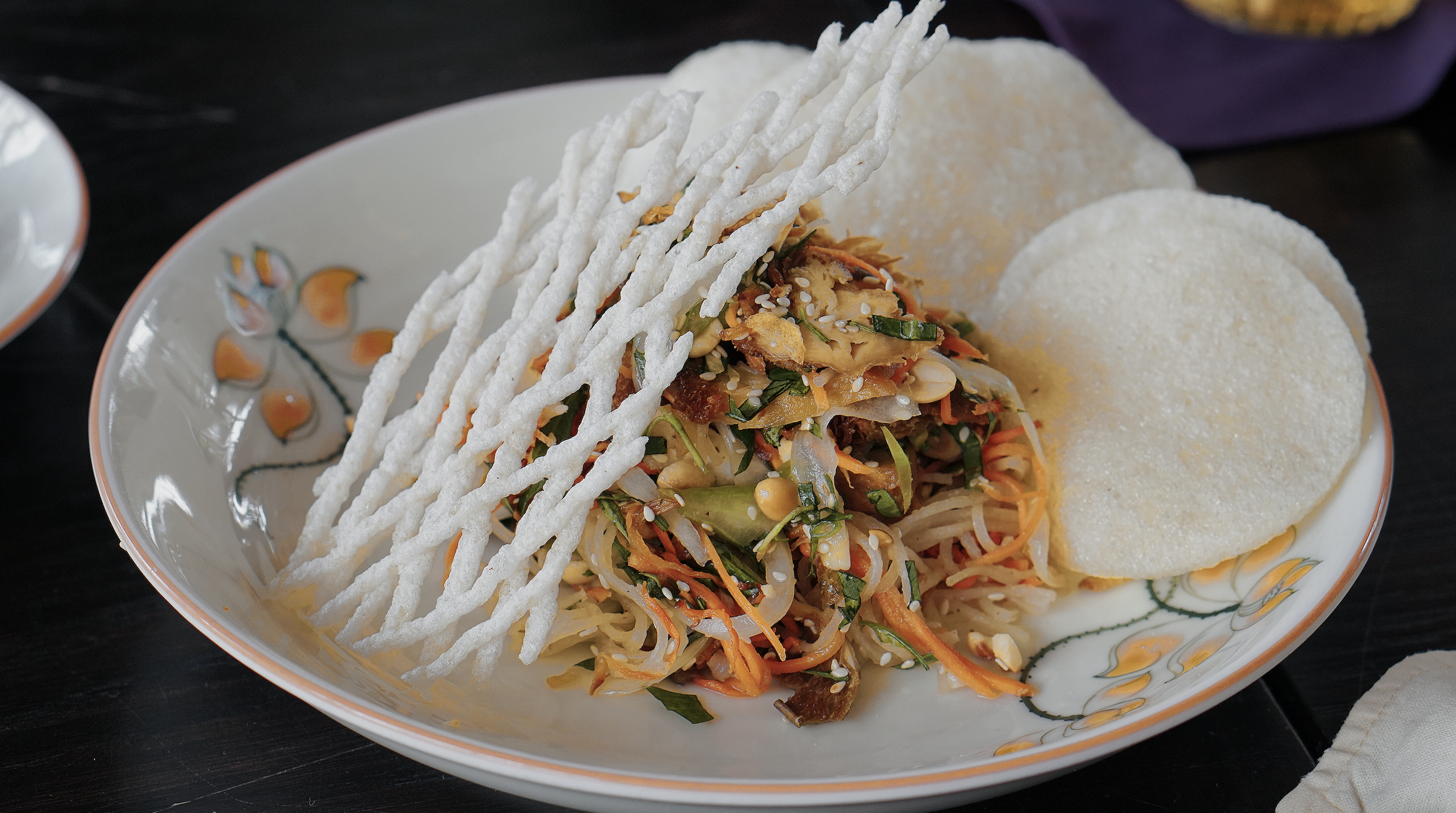 Sếp nữ bỏ lương hơn 200 triệu mở quán chay kiếm bình an - Ảnh 1.