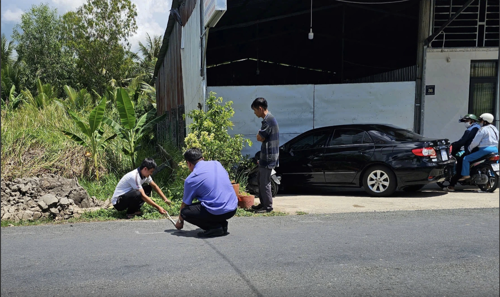 Vụ nữ sinh tử vong ở Vĩnh Long: tạm đình chỉ điều tra tài xế - Ảnh 1.
