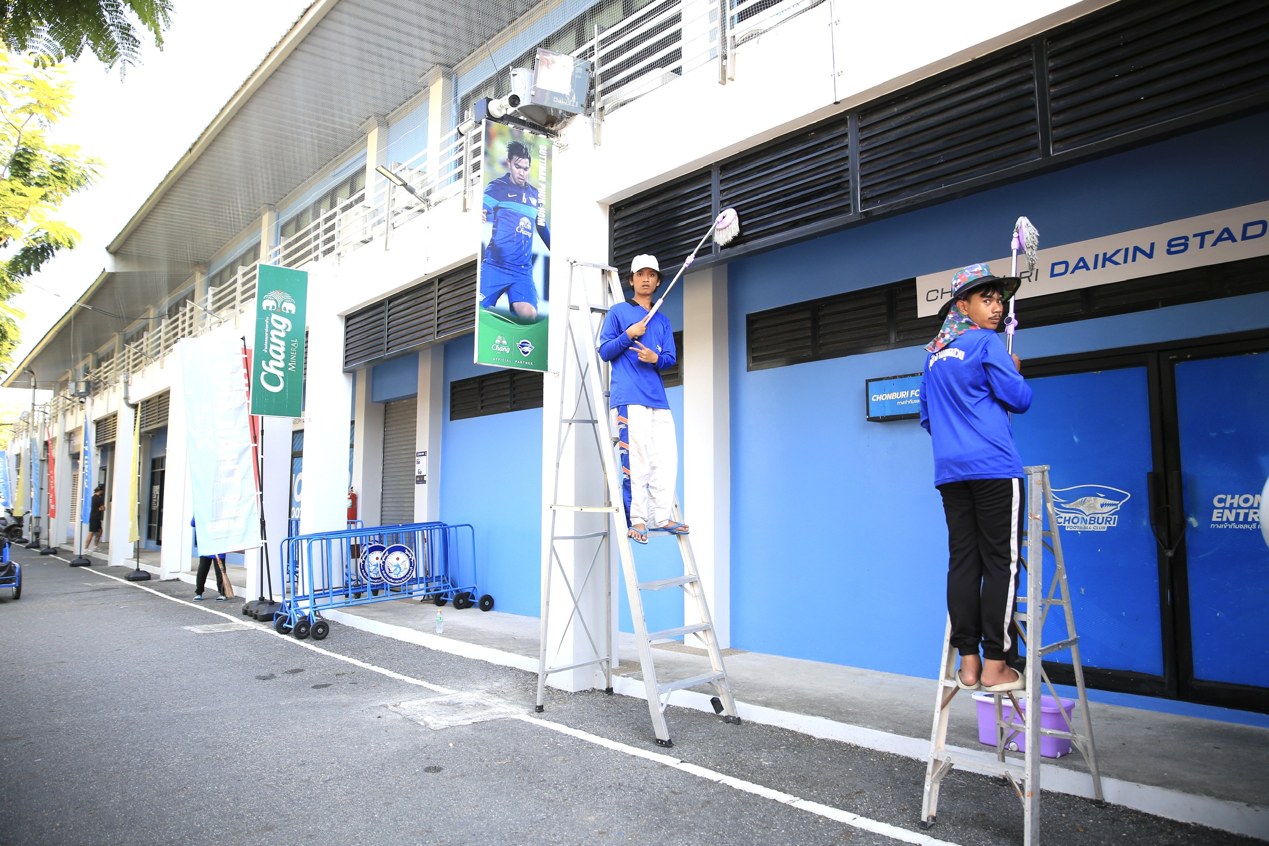 Có gì lạ ở nơi đội tuyển nữ Việt Nam đại chiến Philippines, Myanmar: Sân vẫn chưa sửa xong- Ảnh 6.