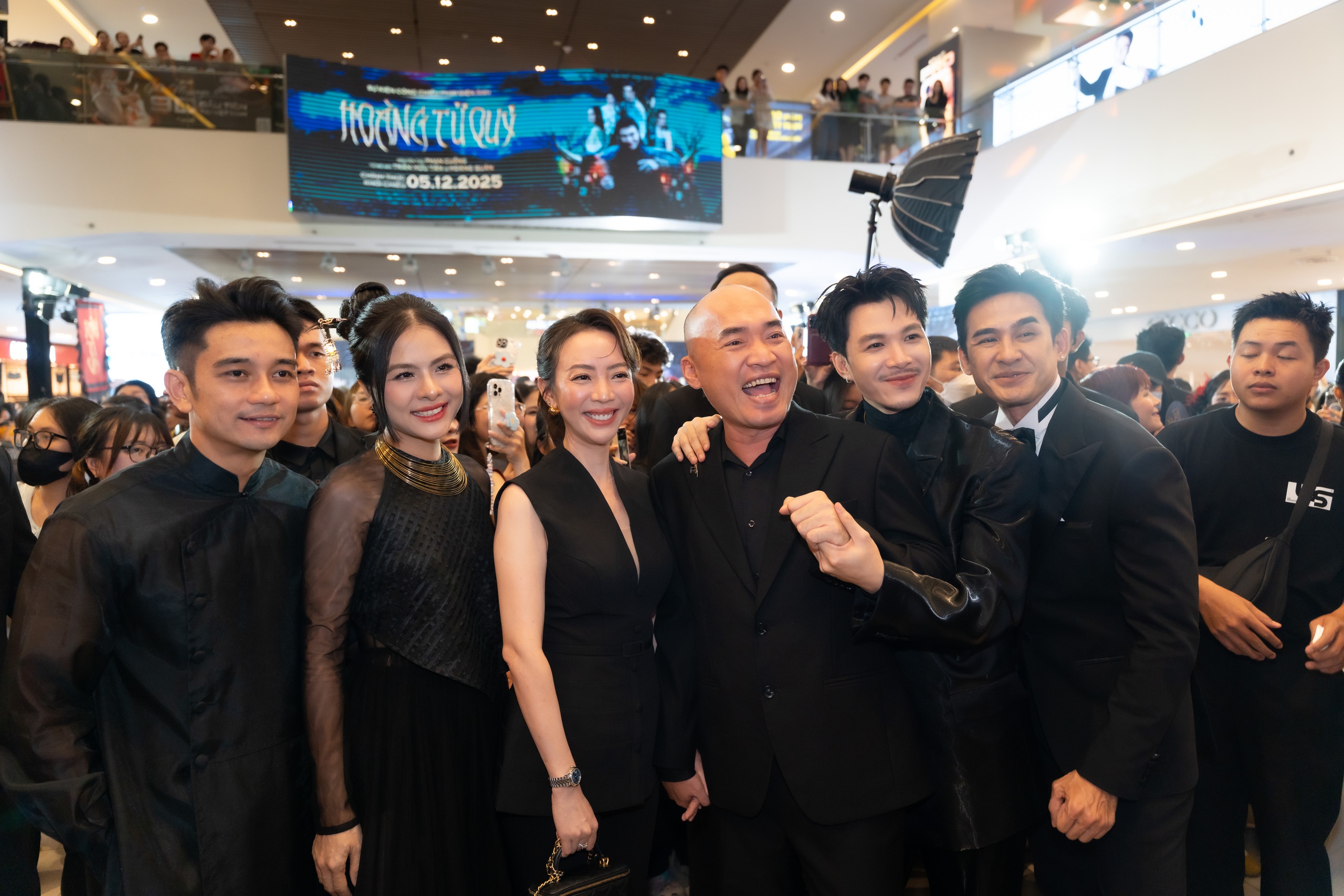 Thúy Diễm sánh đôi 'người tình màn ảnh' đến chúc mừng Lương Thế Thành- Ảnh 3.