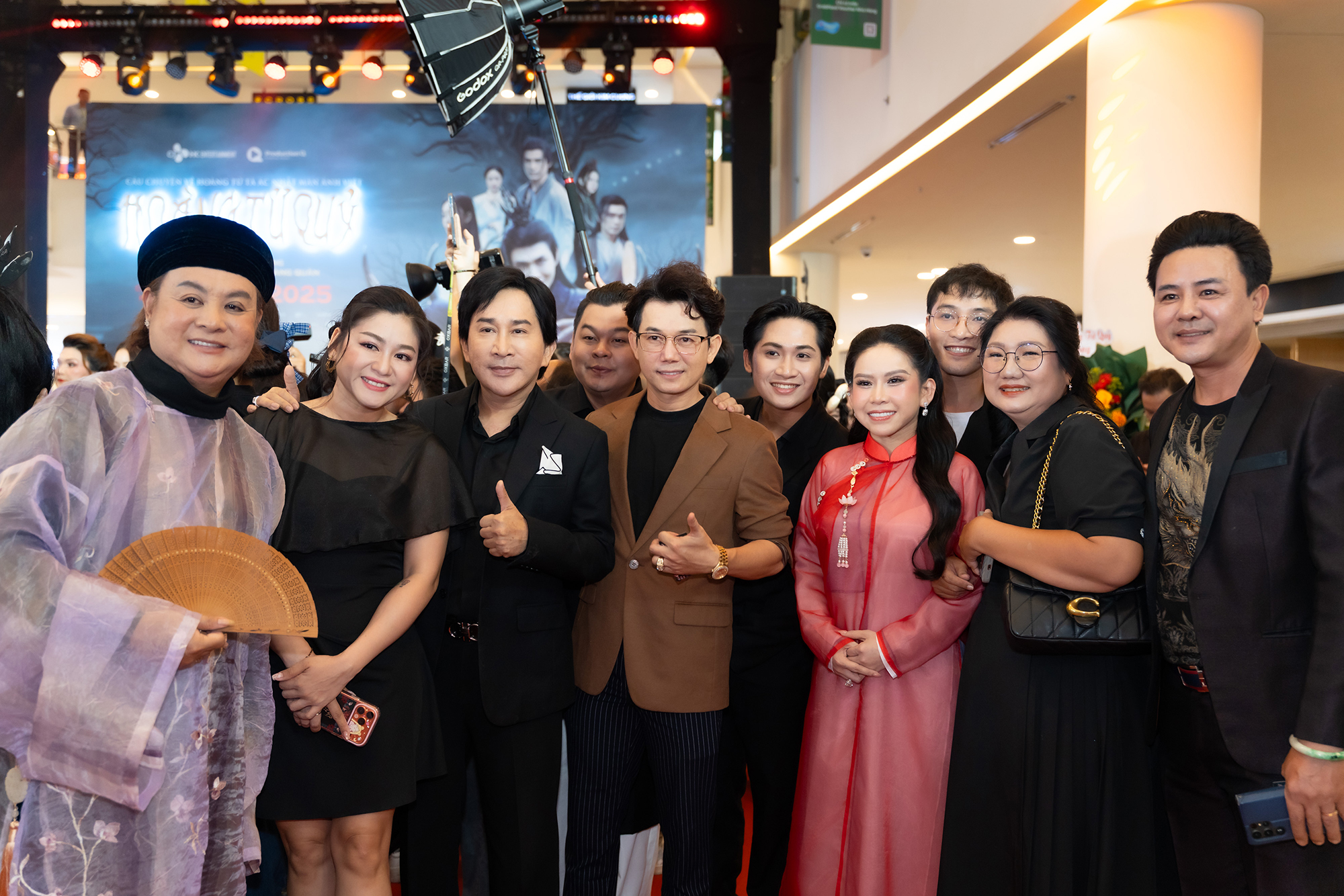 Thúy Diễm sánh đôi 'người tình màn ảnh' đến chúc mừng Lương Thế Thành- Ảnh 10.