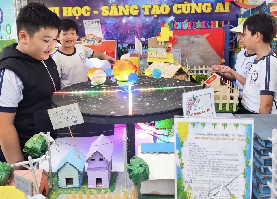 Sở GD-ĐT TP.HCM nói gì về các cuộc thi có thu phí đối với học sinh? - Ảnh 1.