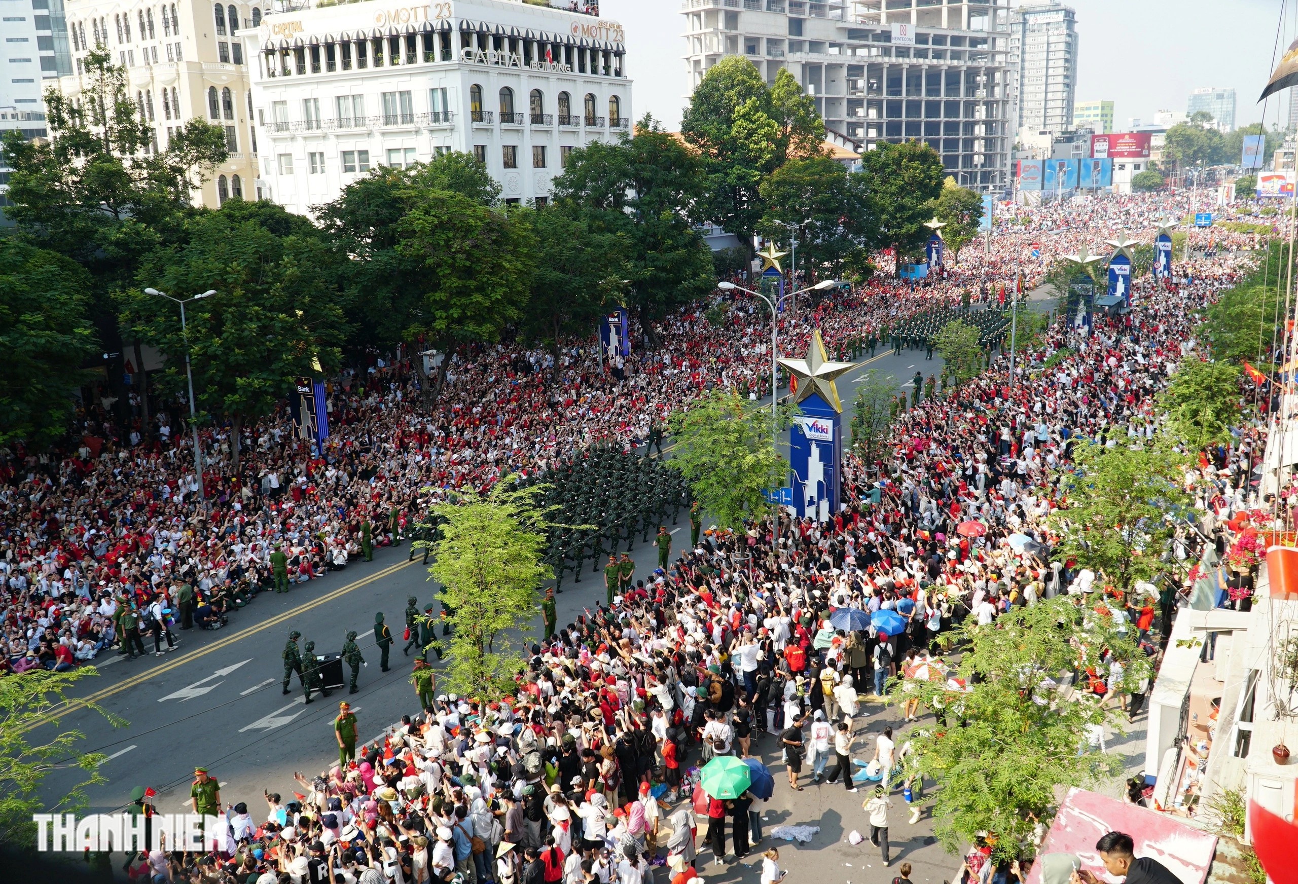 TP.HCM chỉnh trang gần 1 km công trình mặt tiền đường Lê Lợi - Ảnh 1.