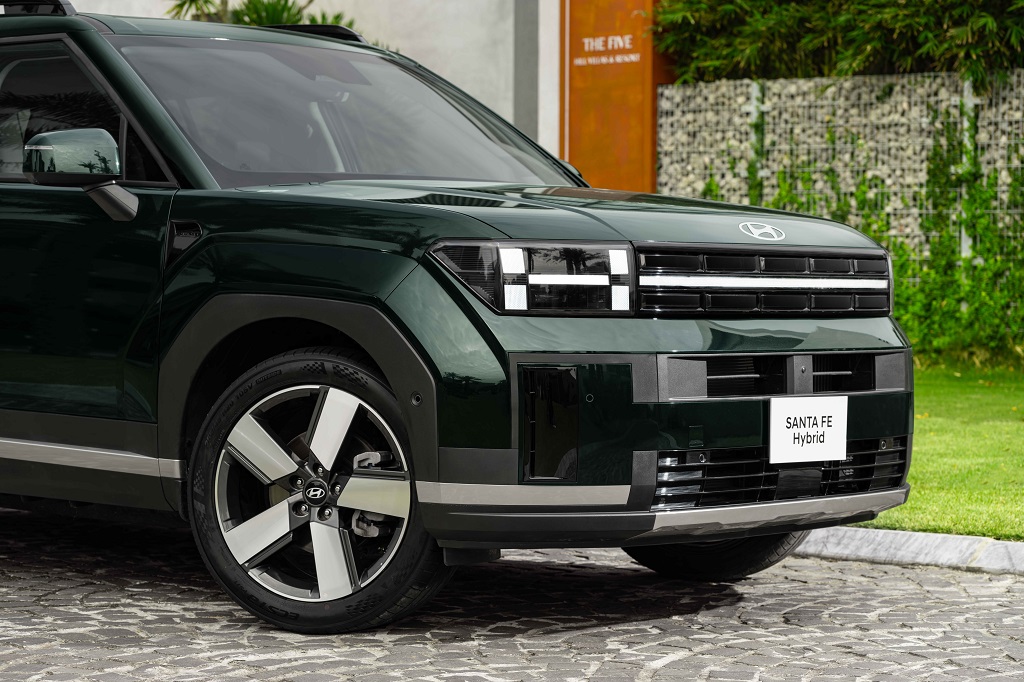 Hyundai Santa Fe tại Việt Nam có thêm bản hybrid, giá 1,369 tỉ đồng- Ảnh 2. Hyundai Santa Fe tại Việt Nam có thêm bản hybrid, giá 1,369 tỉ đồng- Ảnh 2.