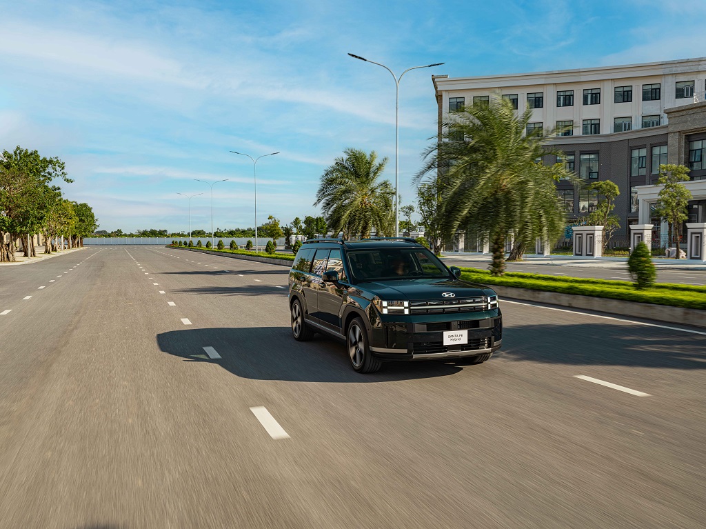 Hyundai Santa Fe tại Việt Nam có thêm bản hybrid, giá 1,369 tỉ đồng- Ảnh 6. Hyundai Santa Fe tại Việt Nam có thêm bản hybrid, giá 1,369 tỉ đồng- Ảnh 6.