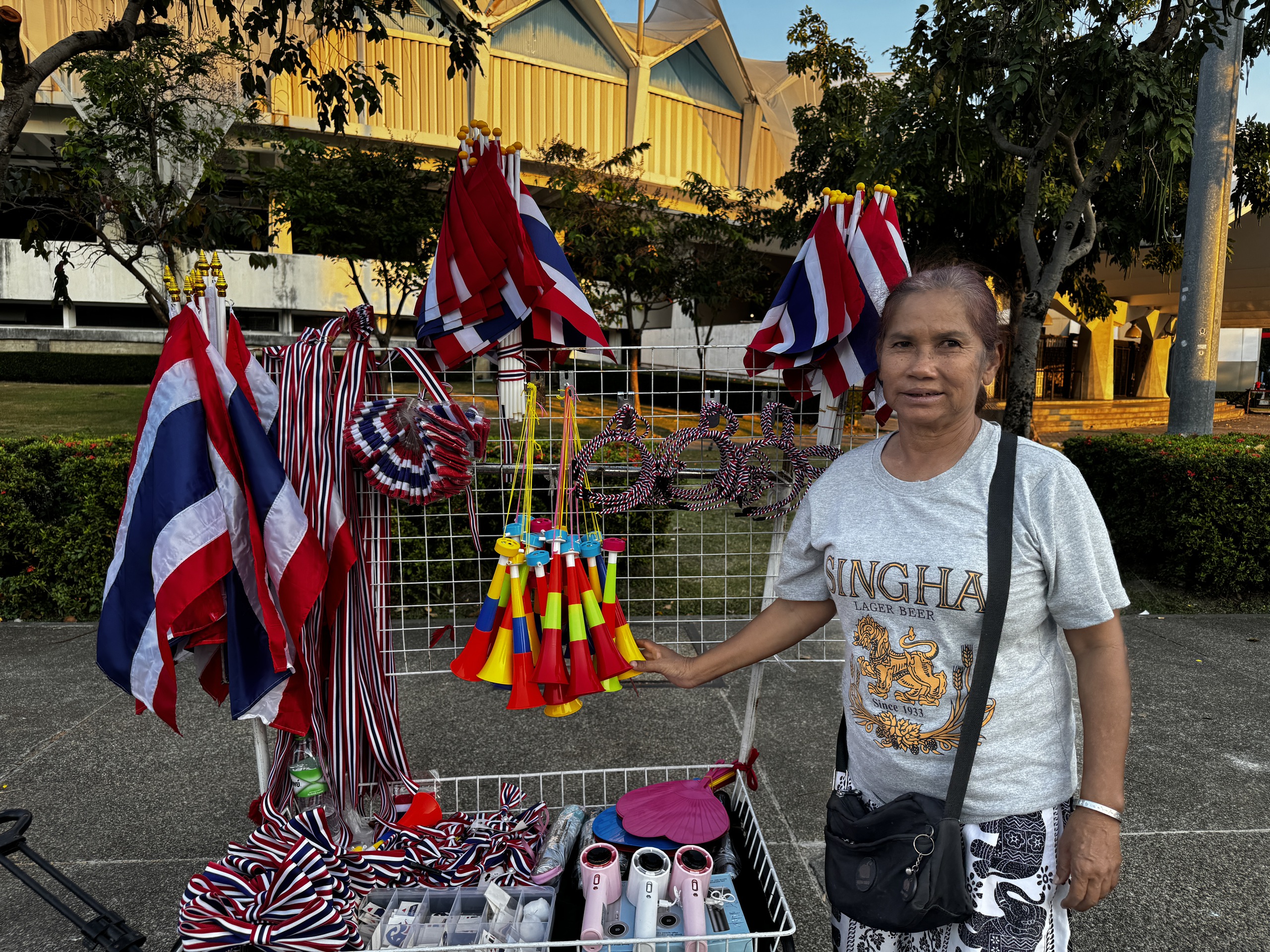 Cảnh tượng quá đỗi lạ lùng trên sân Rajamangala ngày U.23 Thái Lan xuất trận SEA Games 33- Ảnh 3.
