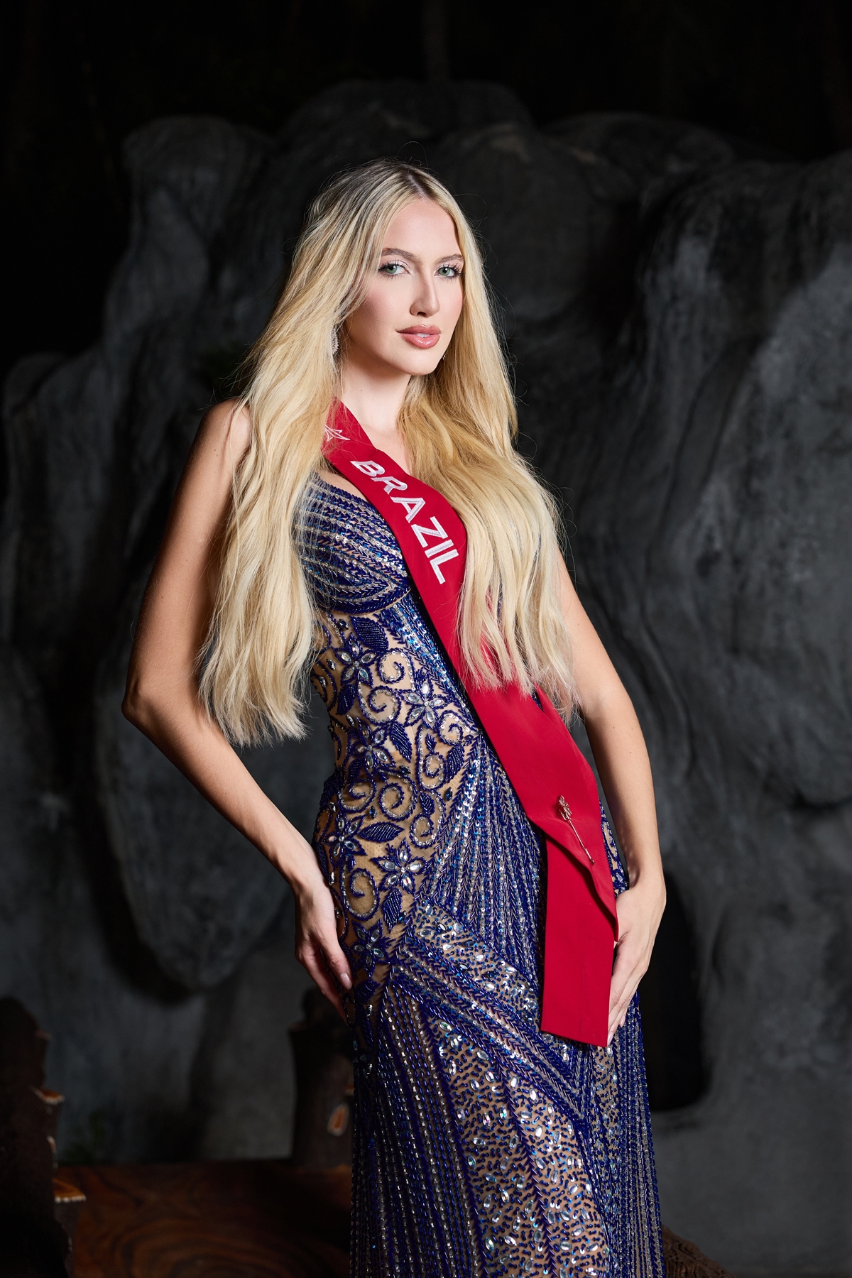 Danh thủ Neymar ra mặt ủng hộ một người đẹp đang thi hoa hậu ở Việt Nam - Ảnh 4.