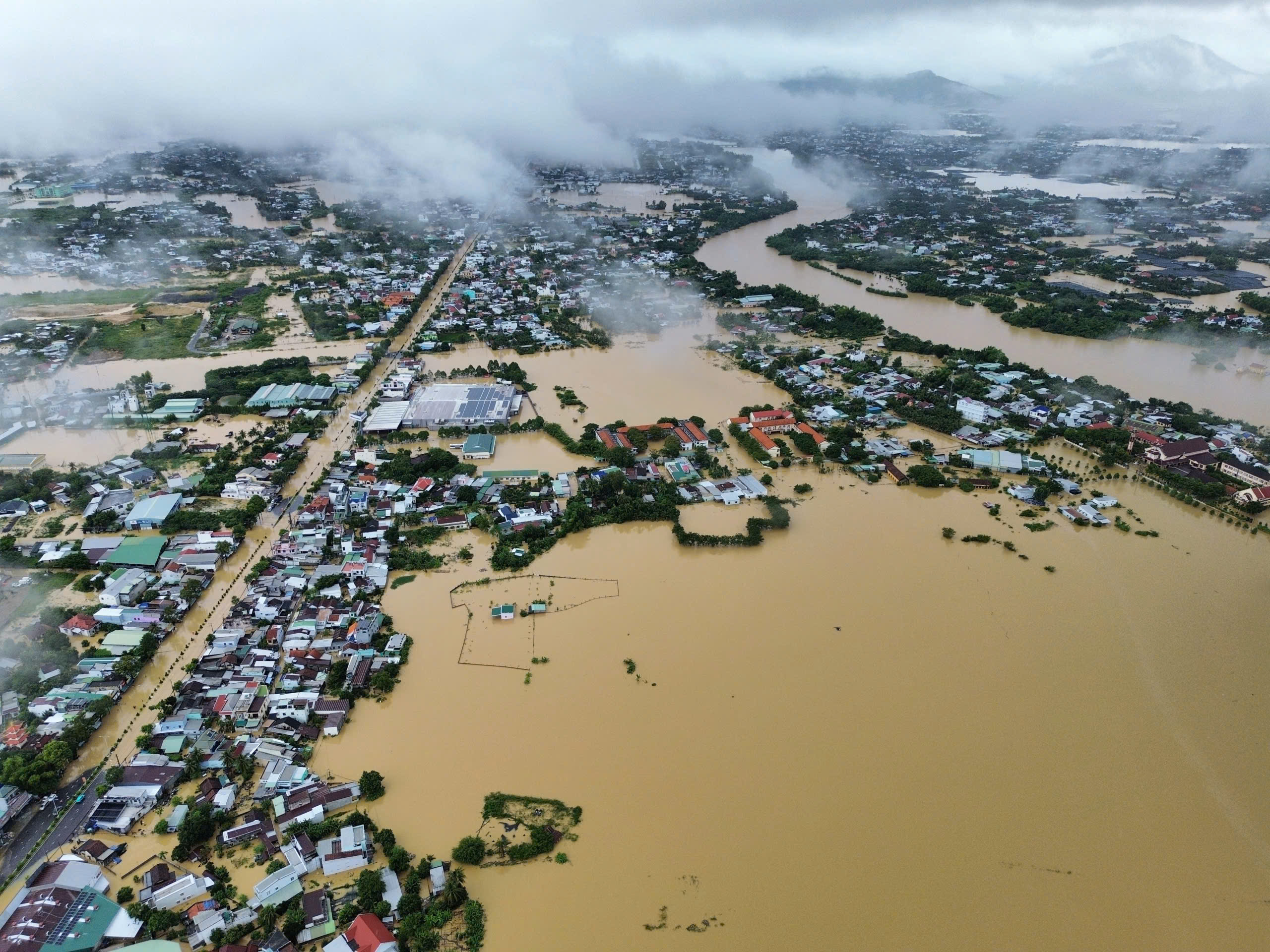 Khánh Hòa: Cảnh báo mưa lớn diện rộng, nguy cơ sạt lở quay trở lại - Ảnh 2. Khánh Hòa: Cảnh báo mưa lớn diện rộng, nguy cơ sạt lở quay trở lại - Ảnh 2.