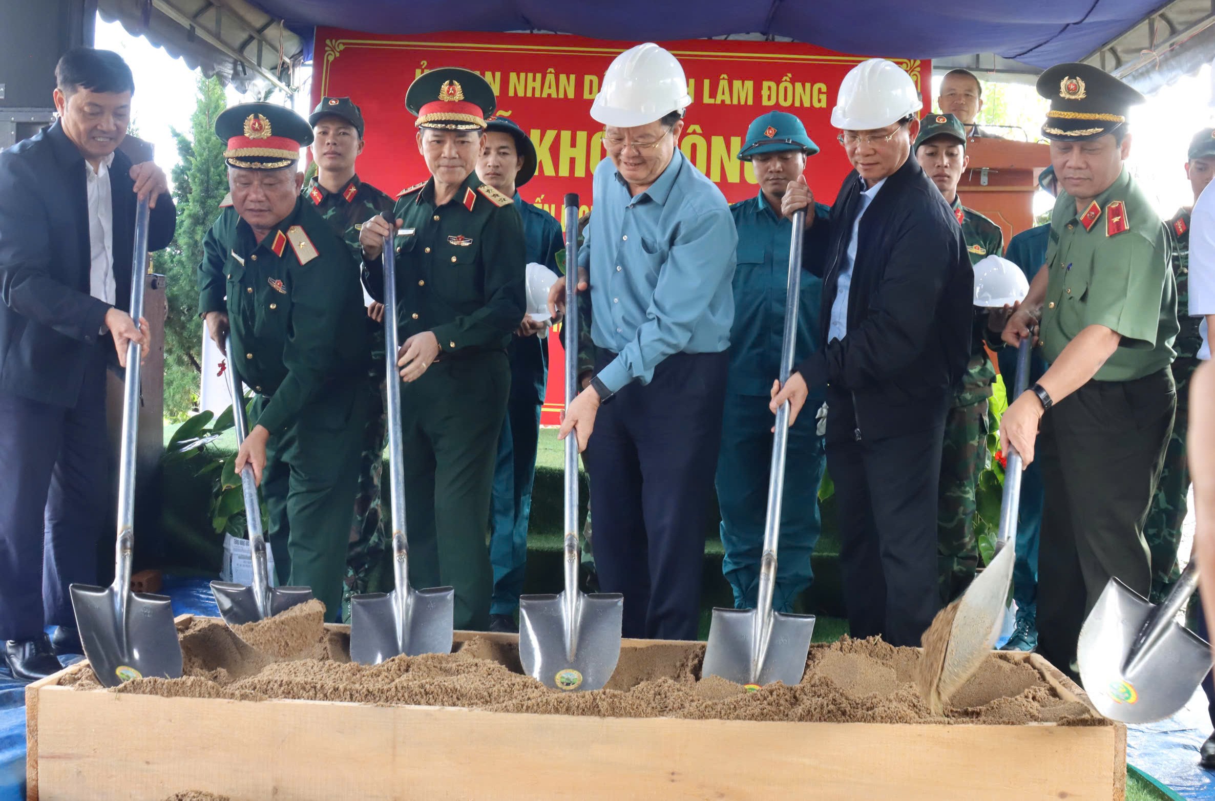 Lâm Đồng khởi động 'Chiến dịch Quang Trung', xây tặng dân xã D’Ran 4 căn nhà- Ảnh 1. Lâm Đồng khởi động 'Chiến dịch Quang Trung', xây tặng dân xã D’Ran 4 căn nhà- Ảnh 1.