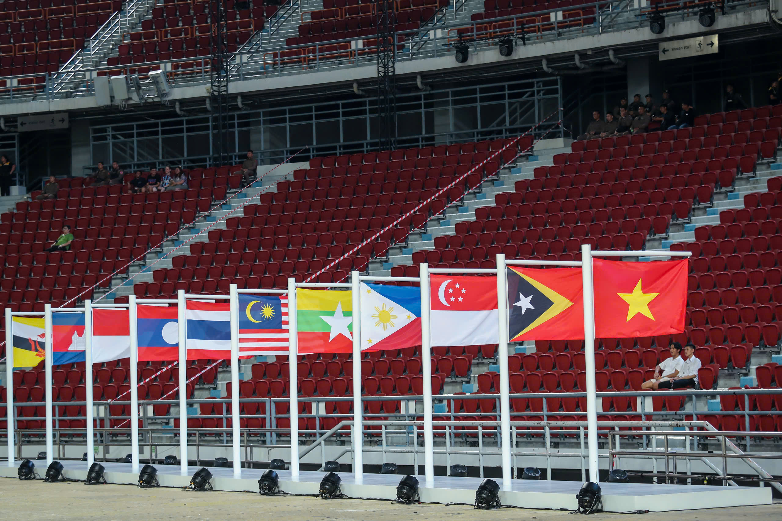 Cảnh tượng quá đỗi lạ lùng trên sân Rajamangala ngày U.23 Thái Lan xuất trận SEA Games 33- Ảnh 6.