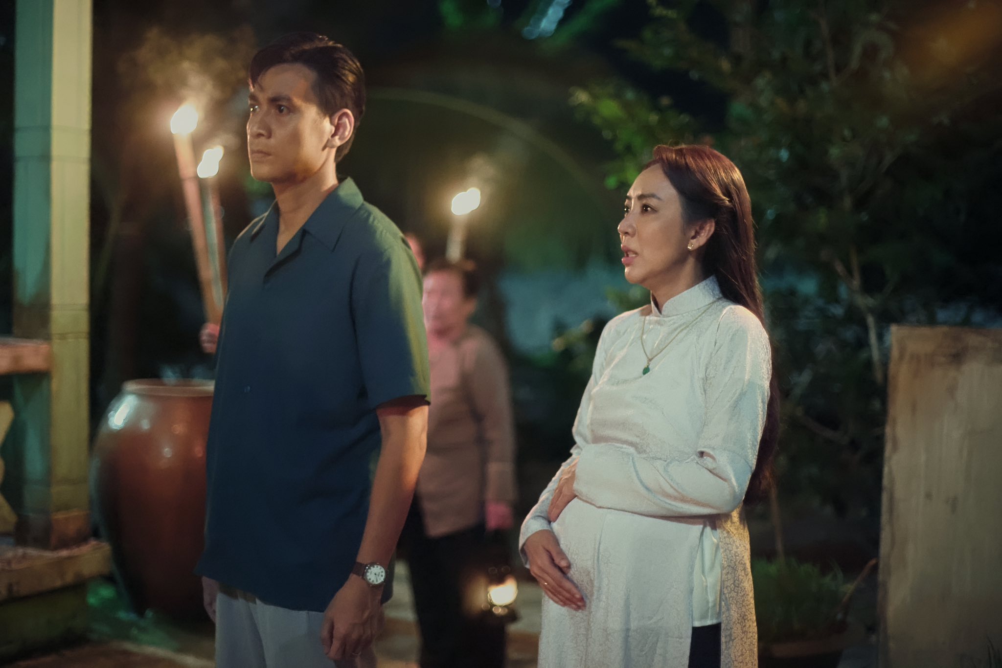 Hôn nhân ‘đũa lệch’ của Ngọc Thuận: Cát sê đóng phim đưa hết cho vợ kém 17 tuổi- Ảnh 1. Hôn nhân ‘đũa lệch’ của Ngọc Thuận: Cát sê đóng phim đưa hết cho vợ kém 17 tuổi- Ảnh 1.