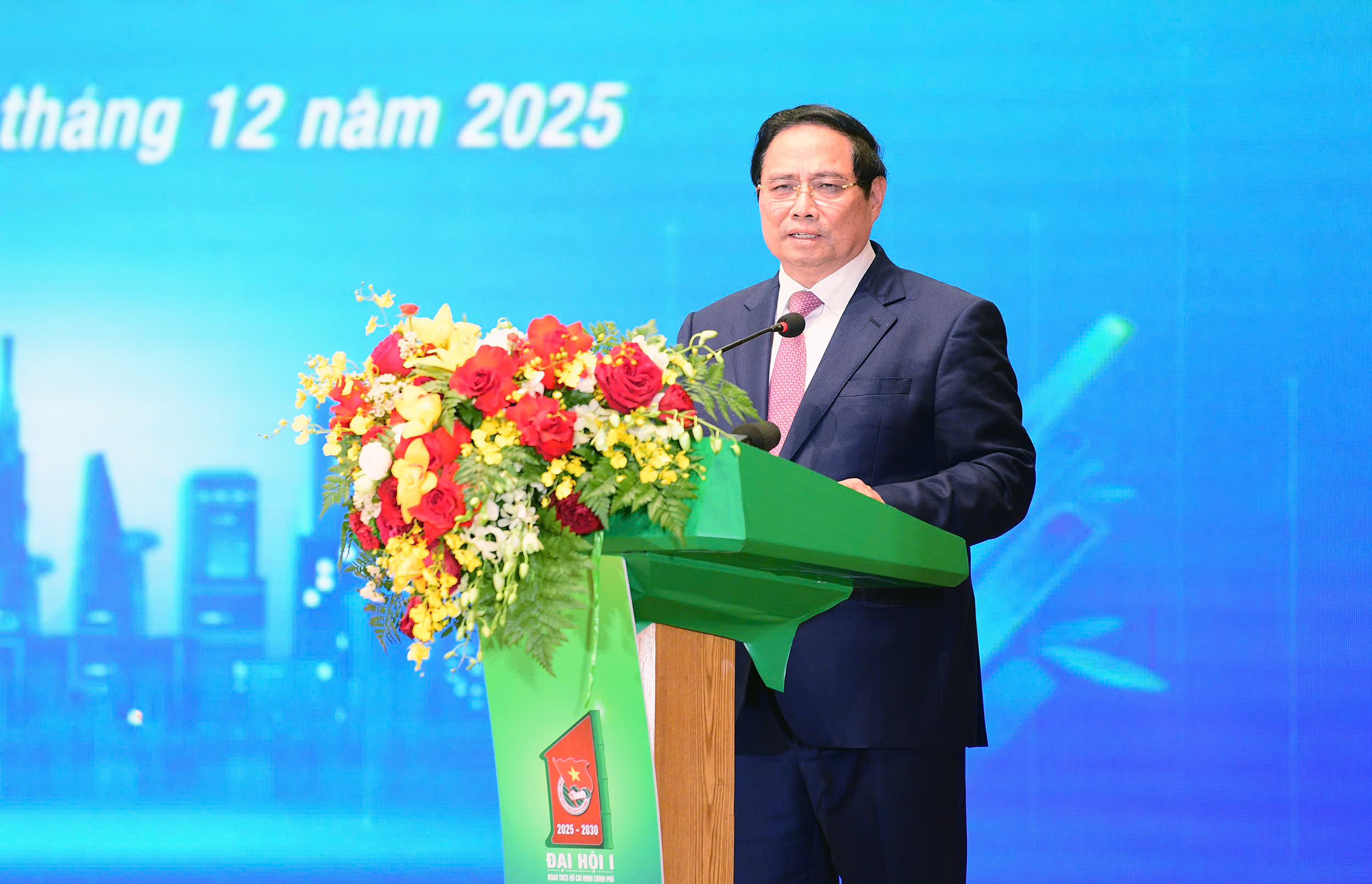 Thủ tướng Phạm Minh Chính chia sẻ suy nghĩ của mình với thanh niên Chính phủ- Ảnh 1. Thủ tướng Phạm Minh Chính chia sẻ suy nghĩ của mình với thanh niên Chính phủ- Ảnh 1.